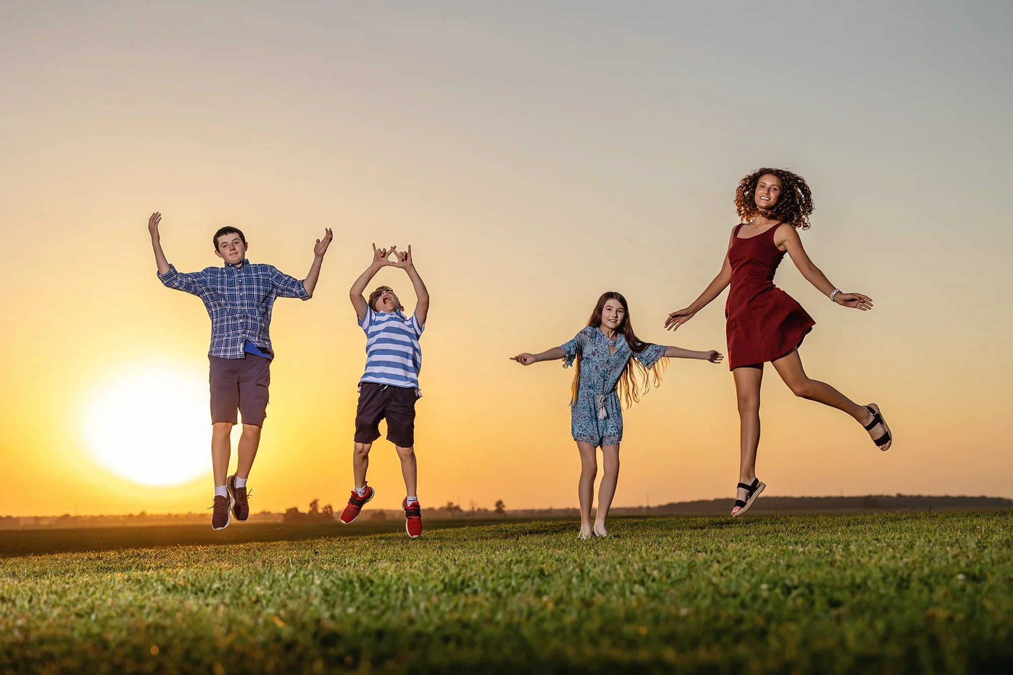 Family portrait at sunset in the Memphis area