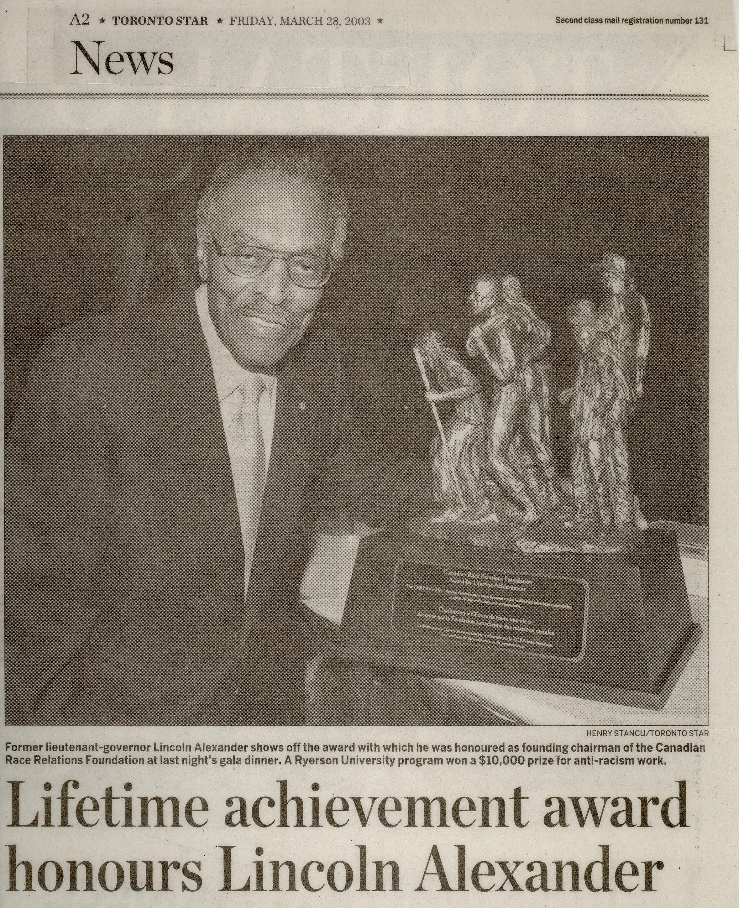 Lincoln Alexander receives Lifetime Achievement Award