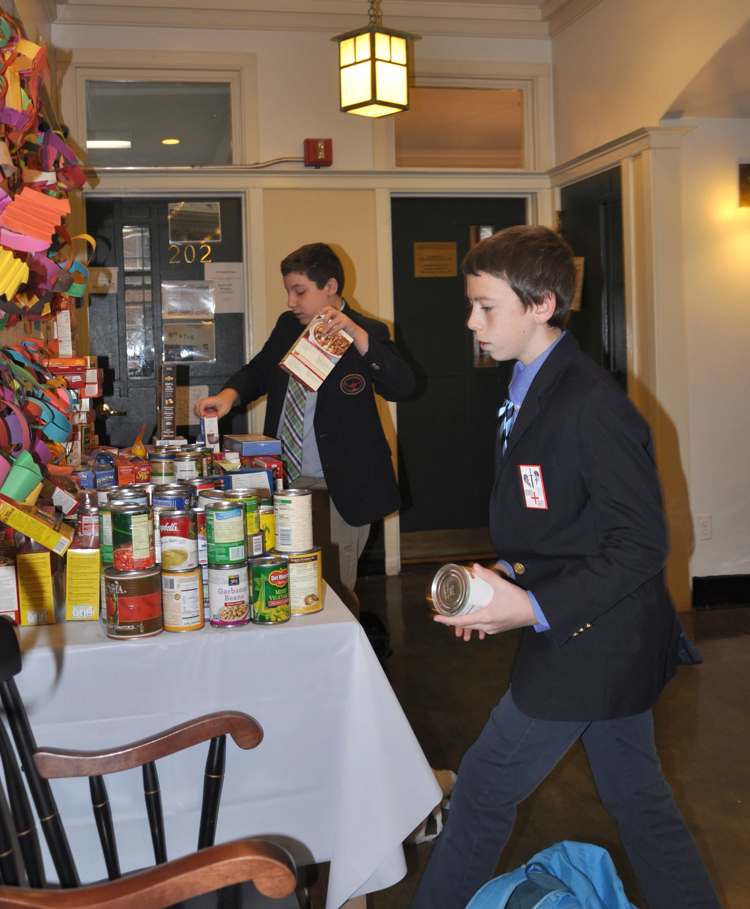 Middle School students donate canned food.