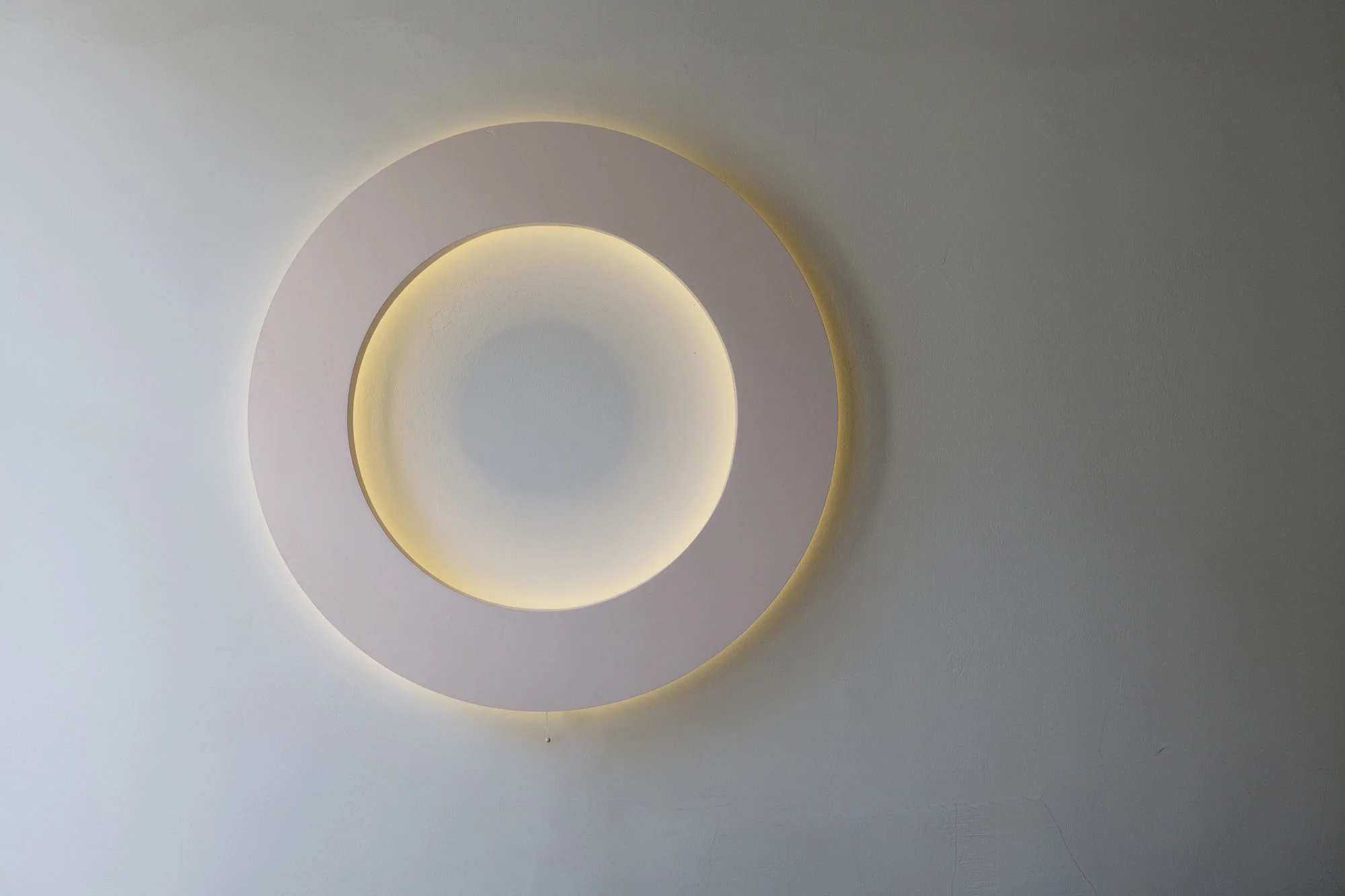 WALL LIGHT CONTOUR LED, CUSTOMIZE COLOUR AND SIZE, FARROW & BALL CALAMINE AND DIAMETER 120CM STANDARD