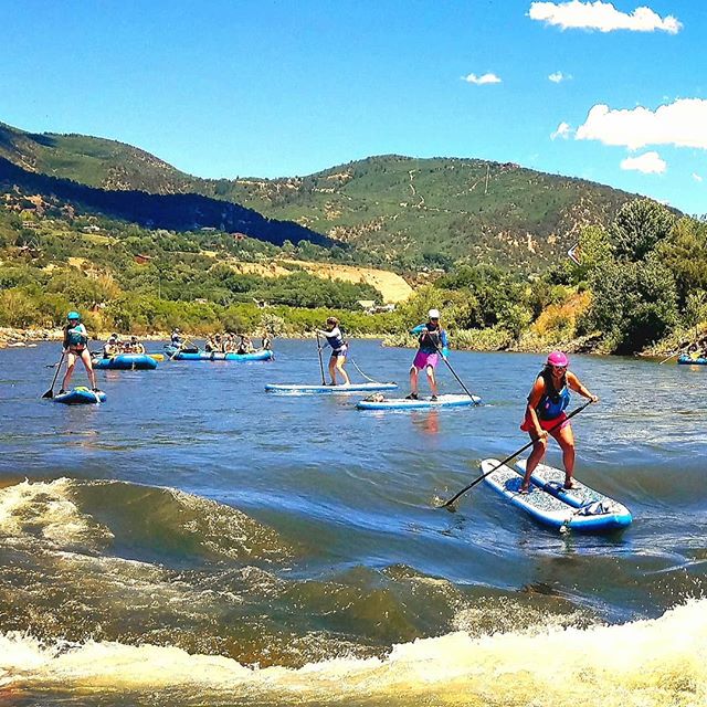 That's quite the #GLOSSY lineup we had on day 42!! Raft guides gotta wait their turn! 😁
#yestoadventure #supyes #shaboomee #100daysonaSUP