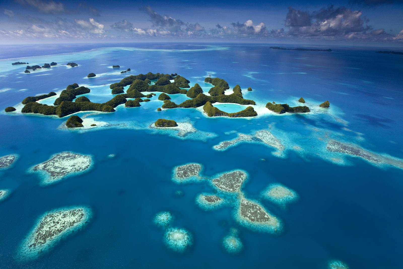 Омывающего остров тихого океана. Остров Палау Микронезия. Океания Палау. Коралловые острова Палау. Коралловые острова Микронезии.