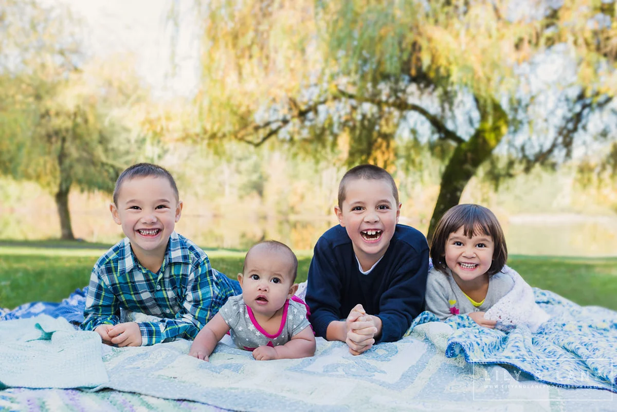LilyandLane_VictoriaBC_FamilyPhotographer.jpg