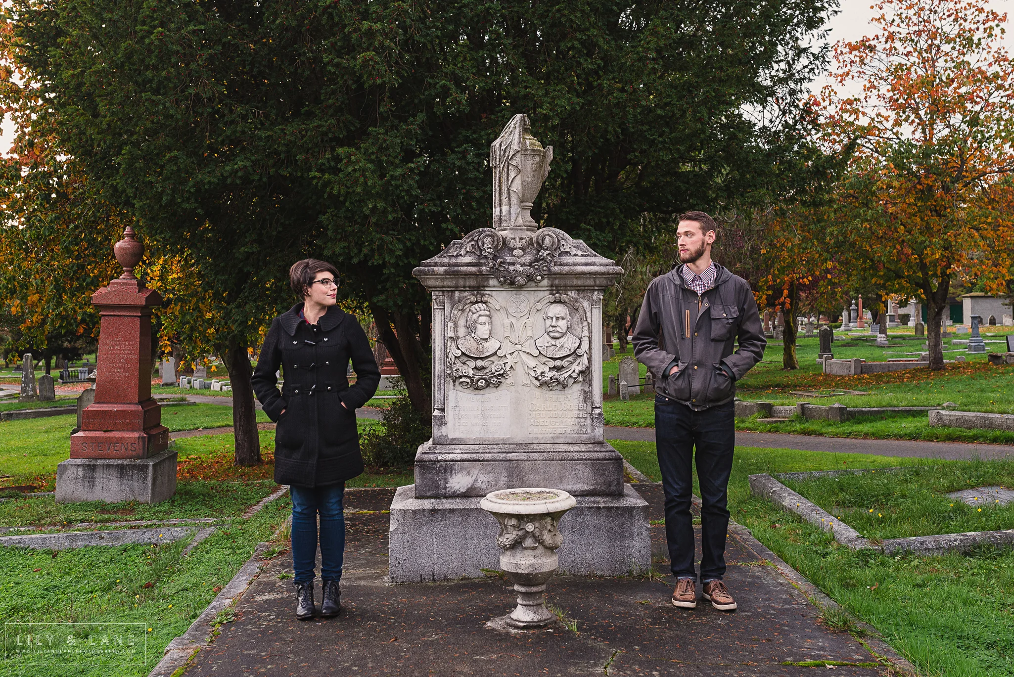 Nicola_Reiersen_Photography_Cemetery_Engagement_Session.jpg