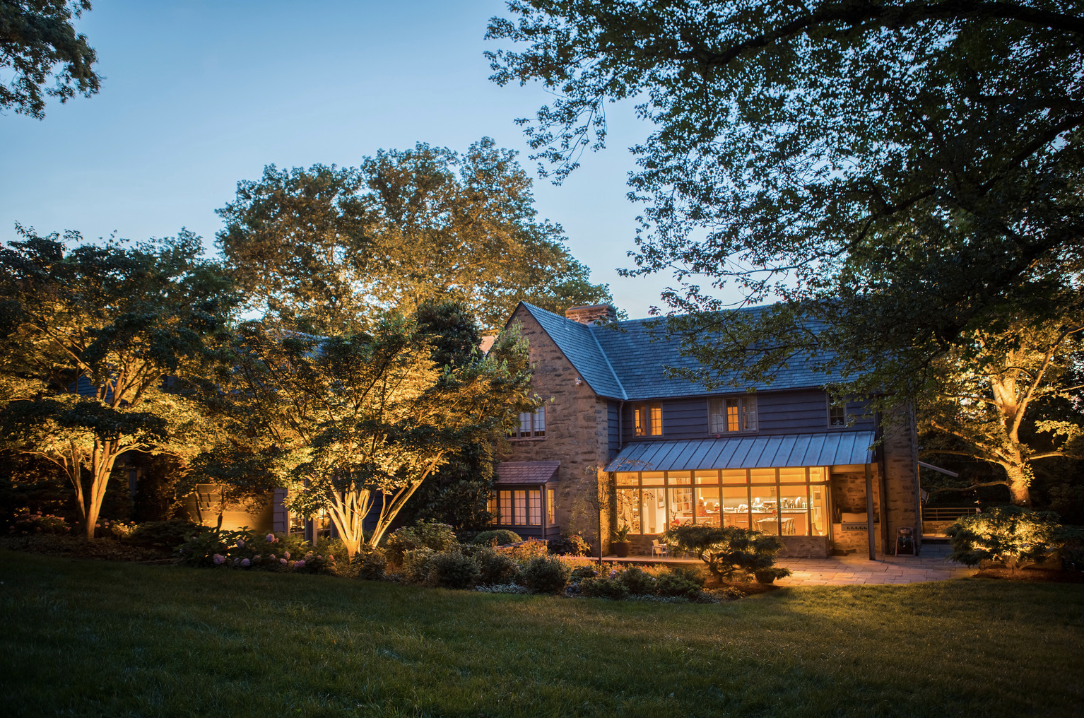 outdoor light back house.png