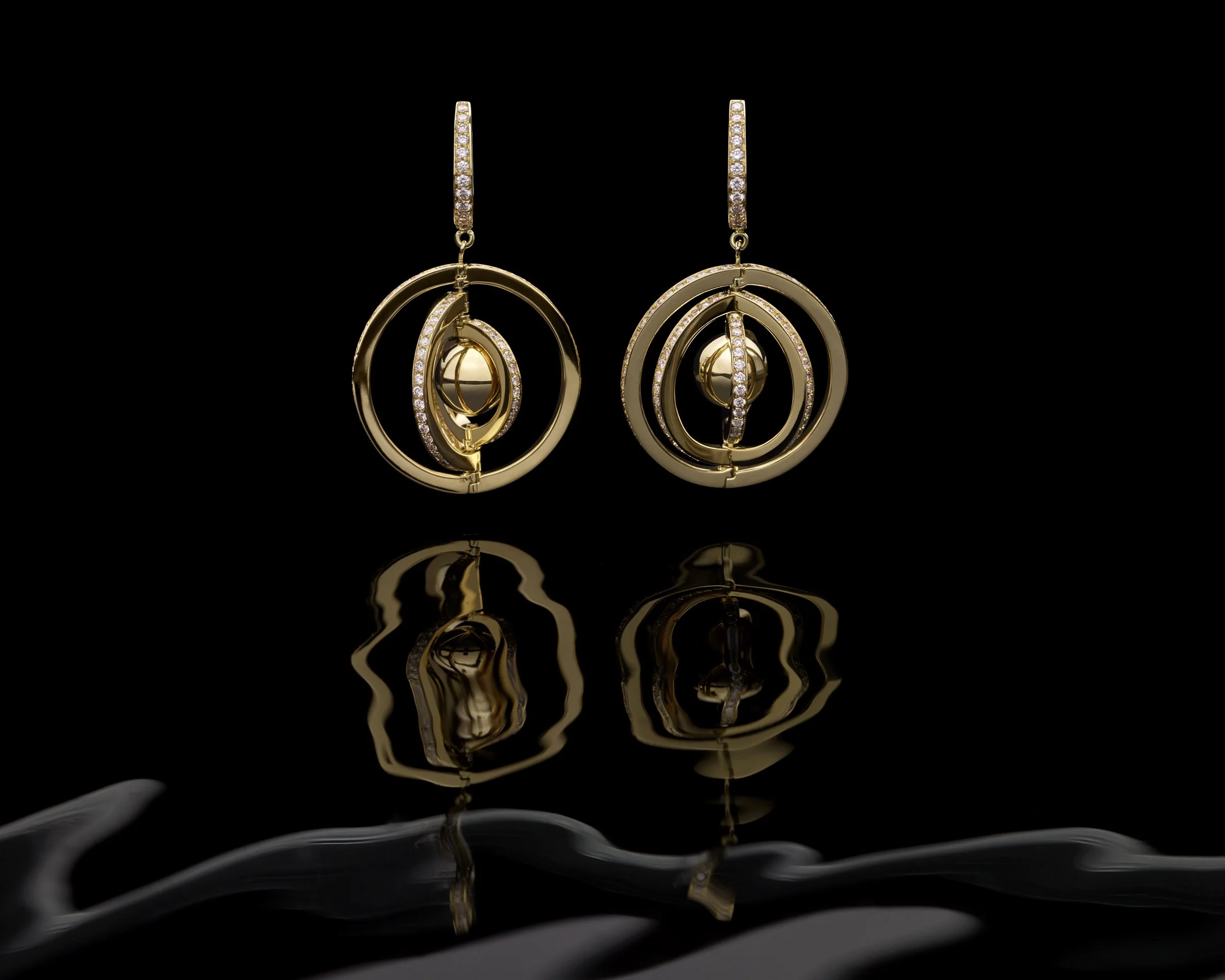 17_Water_SpinDrop_Gyroscope_Earrings_196_water_reflection_09.jpg