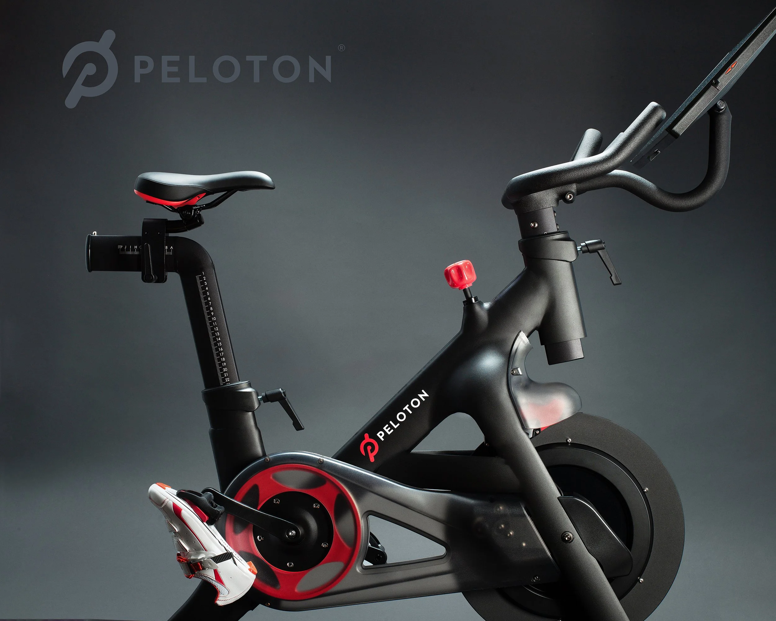 PELOTON_01_LOGO.jpg