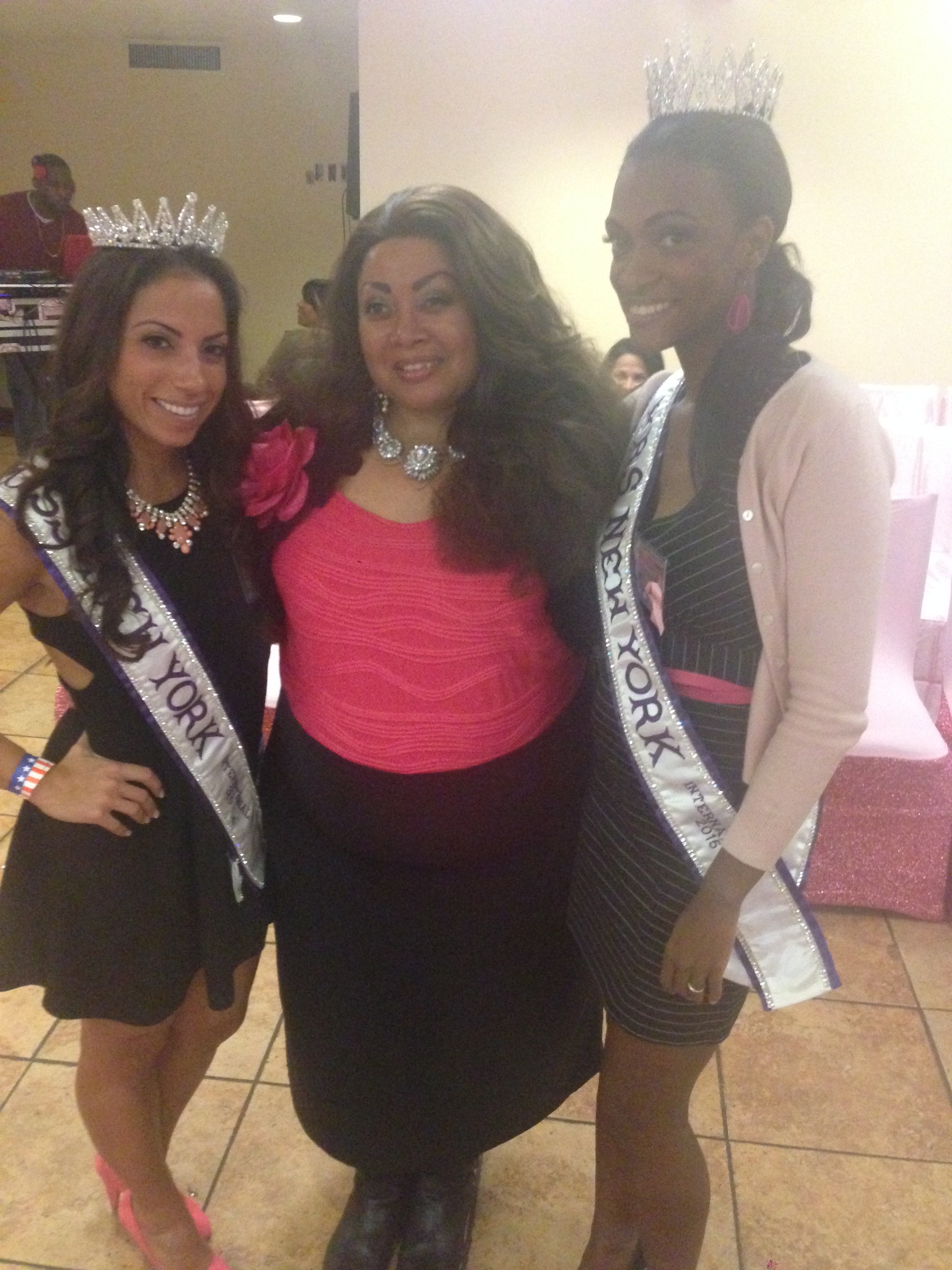 Elaina and I with Sonja Elise Freeman. This woman has a POWERHOUSE voice!