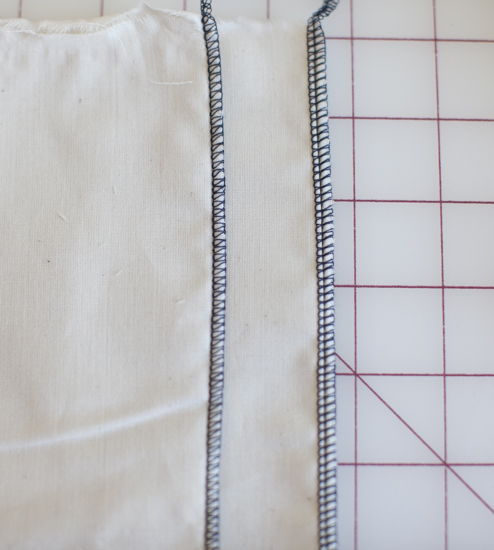 Left: 3-thread overlock stitch; Right: 4-thread overlock stitch