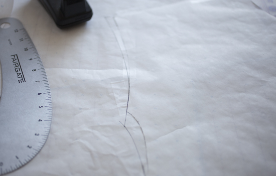 Larger armhole by lowering the opening point.