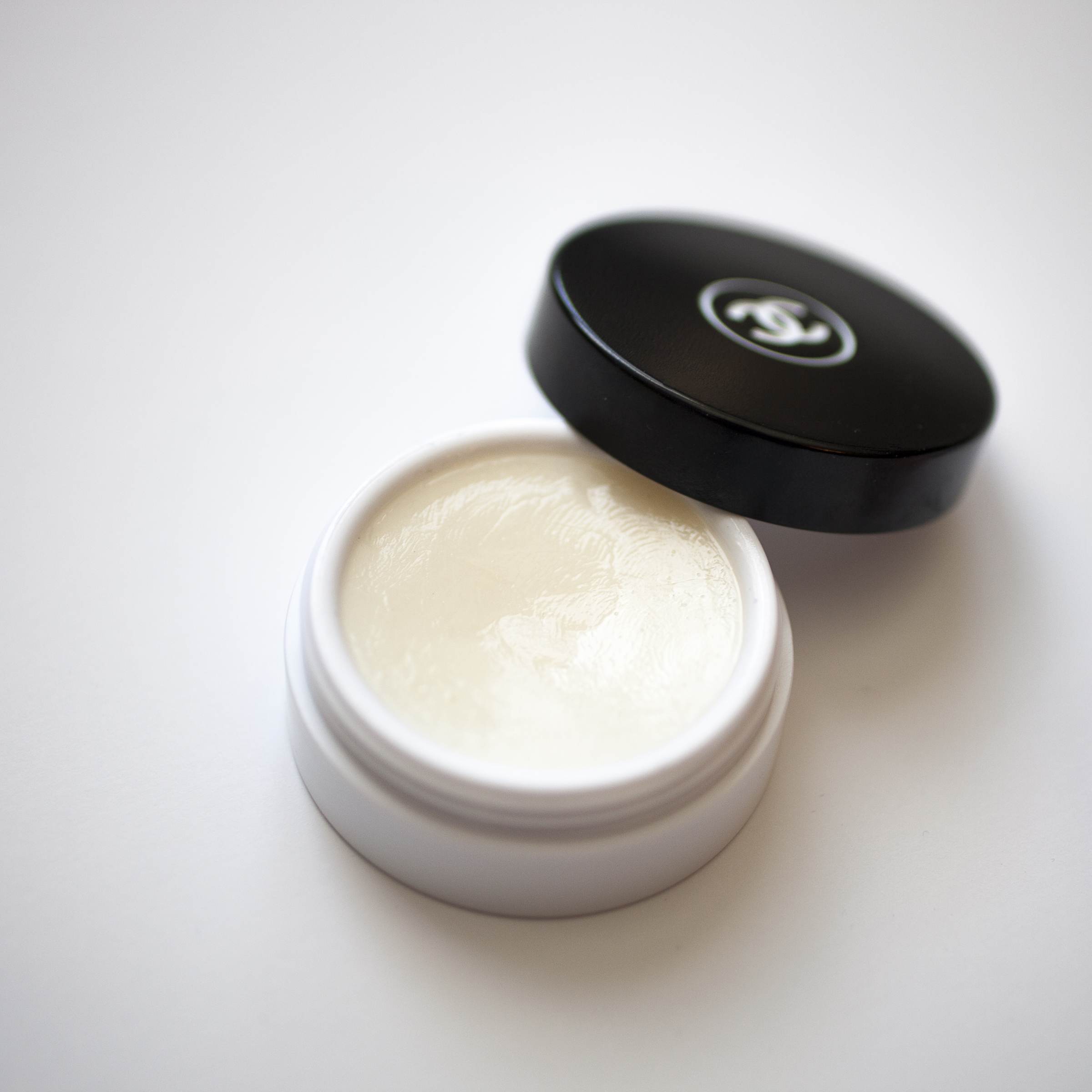 Chanel hydra beauty nutrition nourishing lip care 10g lip balm潤唇膏, 美容＆個人護理,  健康及美容- 皮膚護理, 面部- 面部護理- Carousell