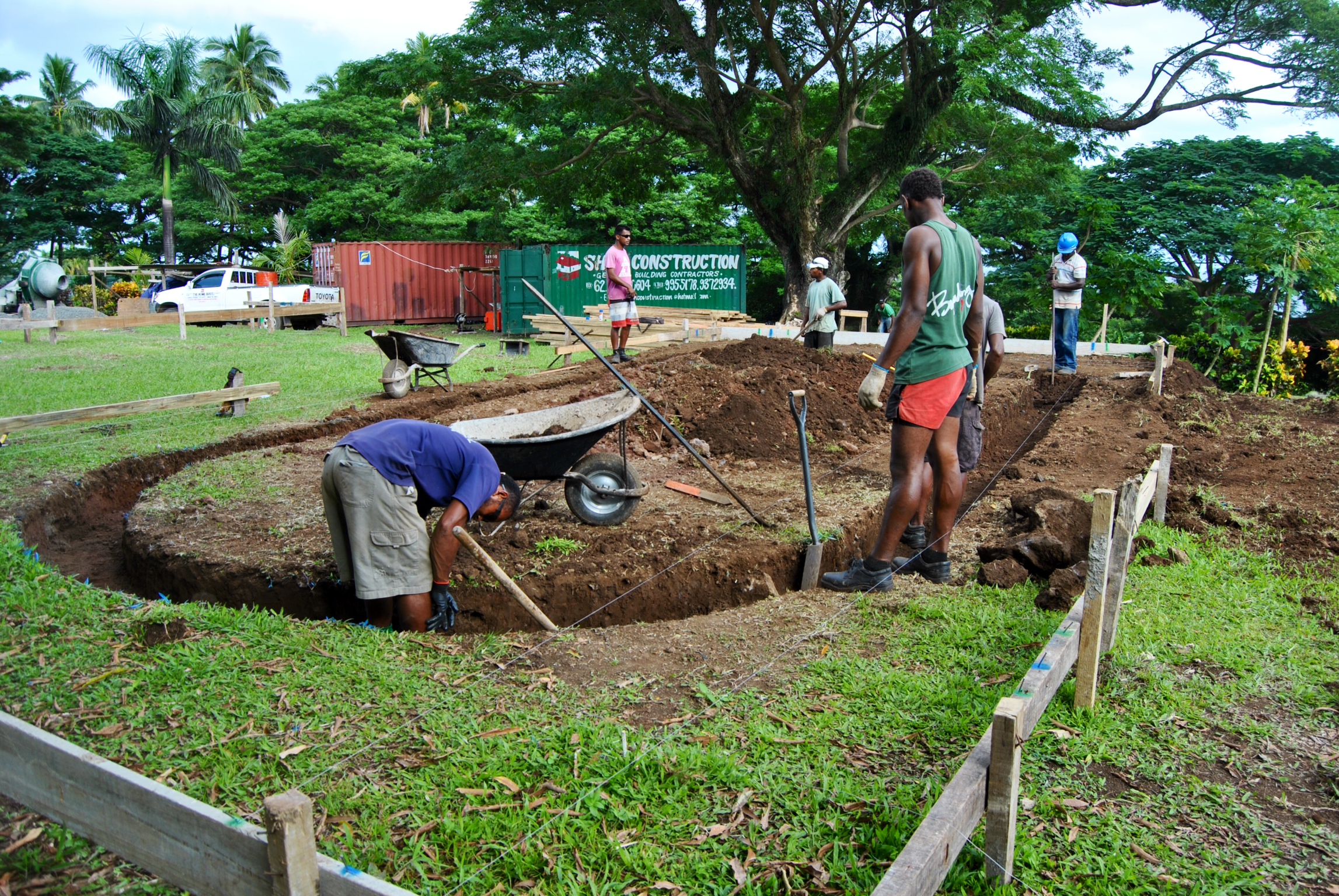 Cutting the foundation for Bure #1. These guys do very tidy work.