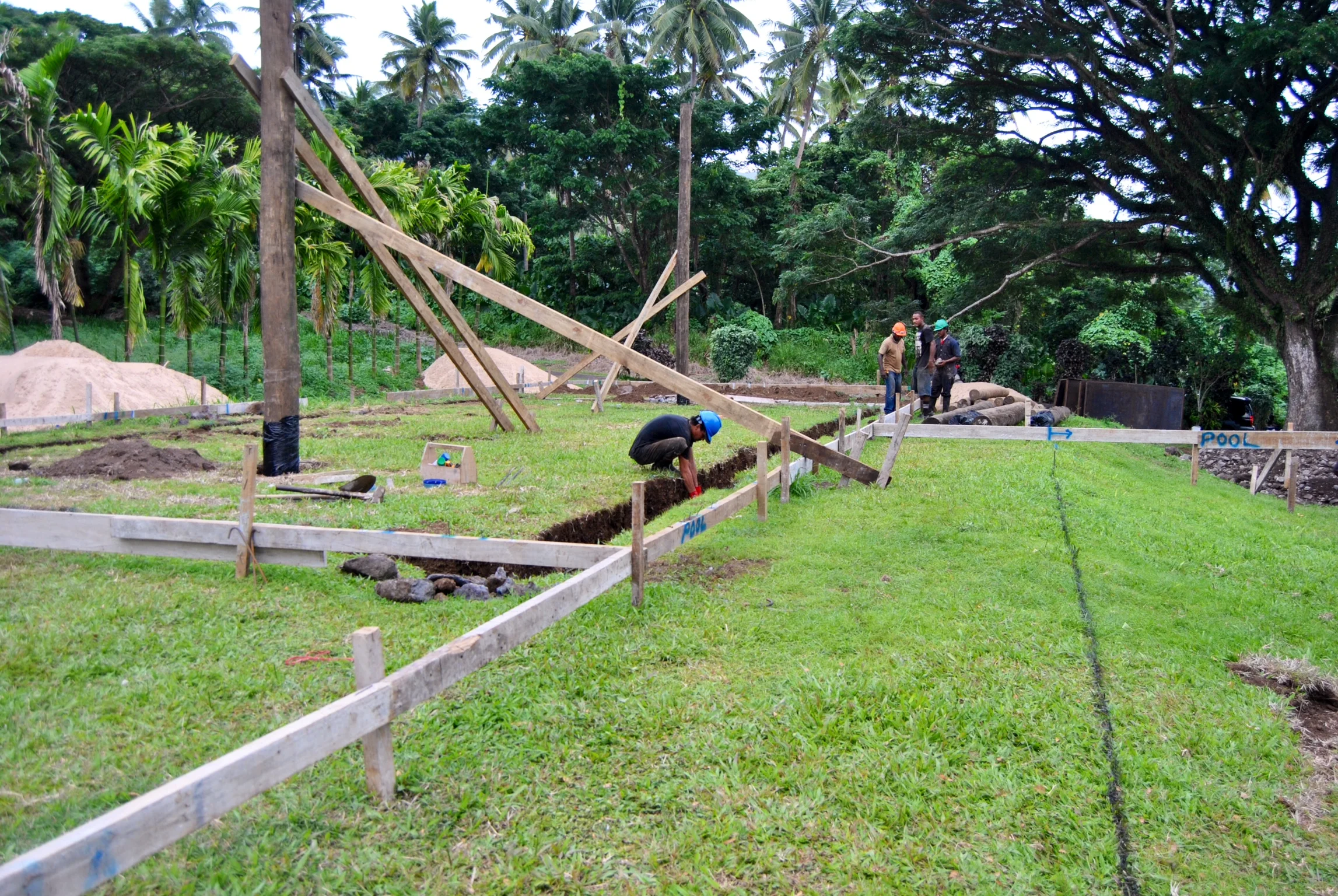 The first two ridge poles on the Salty Fox are up!