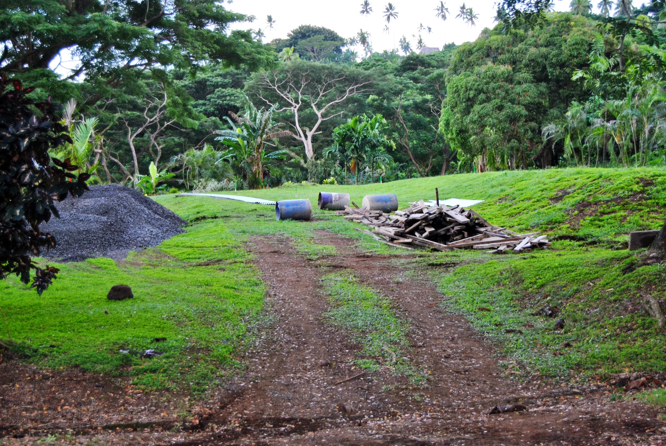 The view from the southwest corner of the property at the start of construction on 23 May 2014. That's a lot different from the headline picture showing progress after one month of construction.