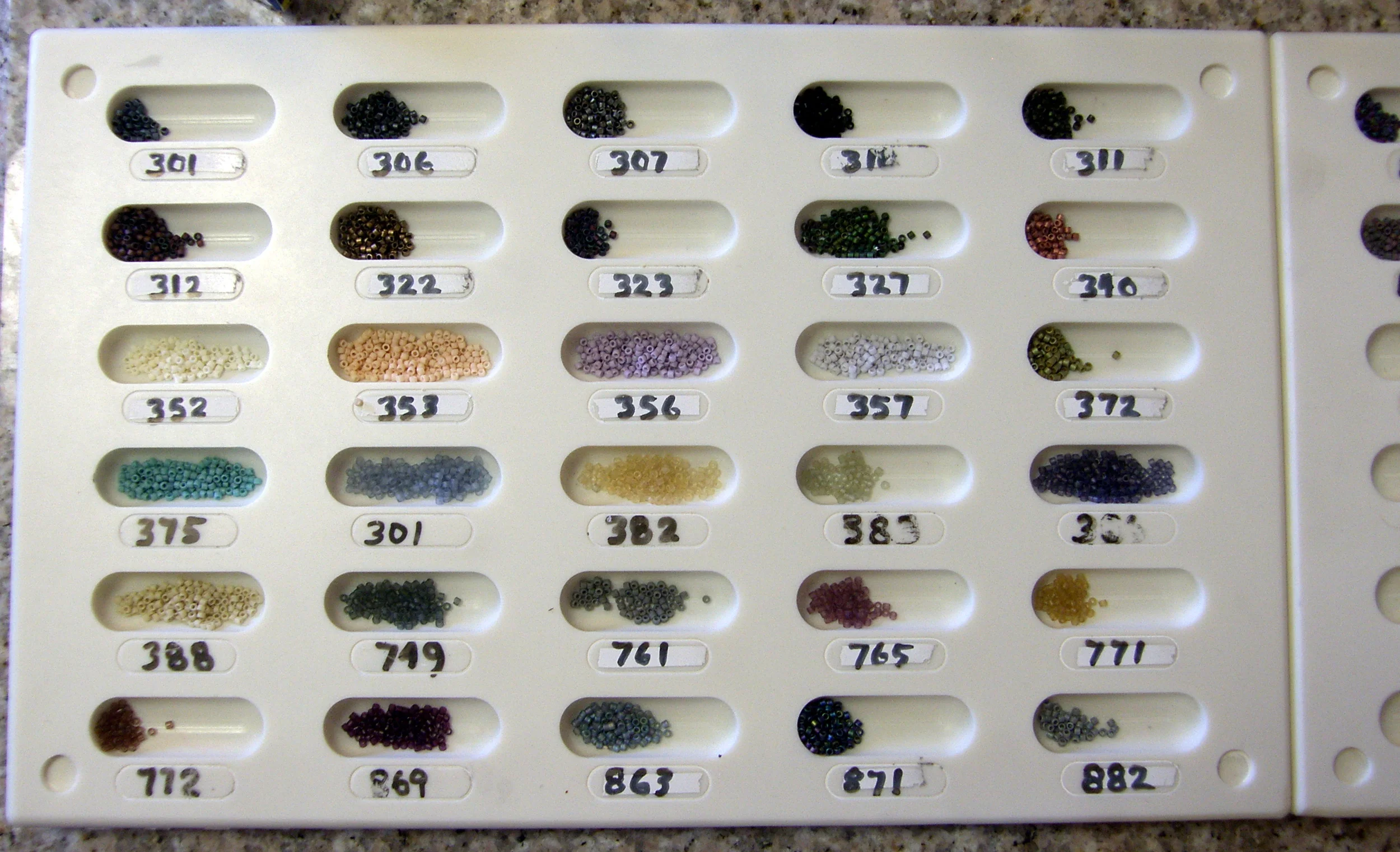 Model 30S - 30 cup Beadboard