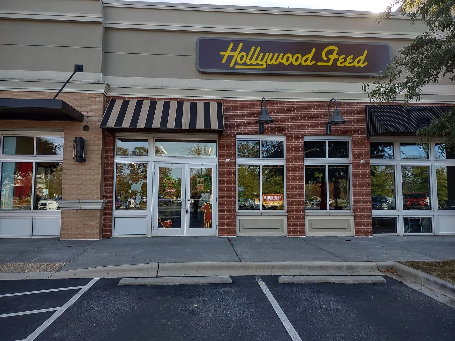 Hollywood Feed - Highland Creek