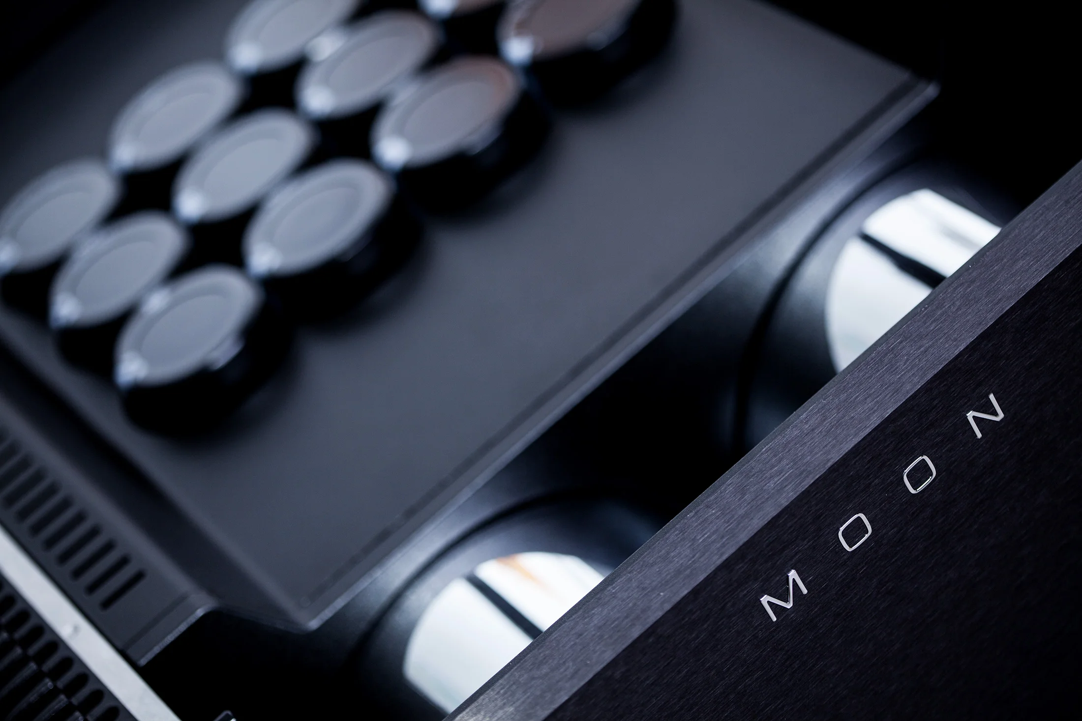 moon-evo-888-angled.jpg