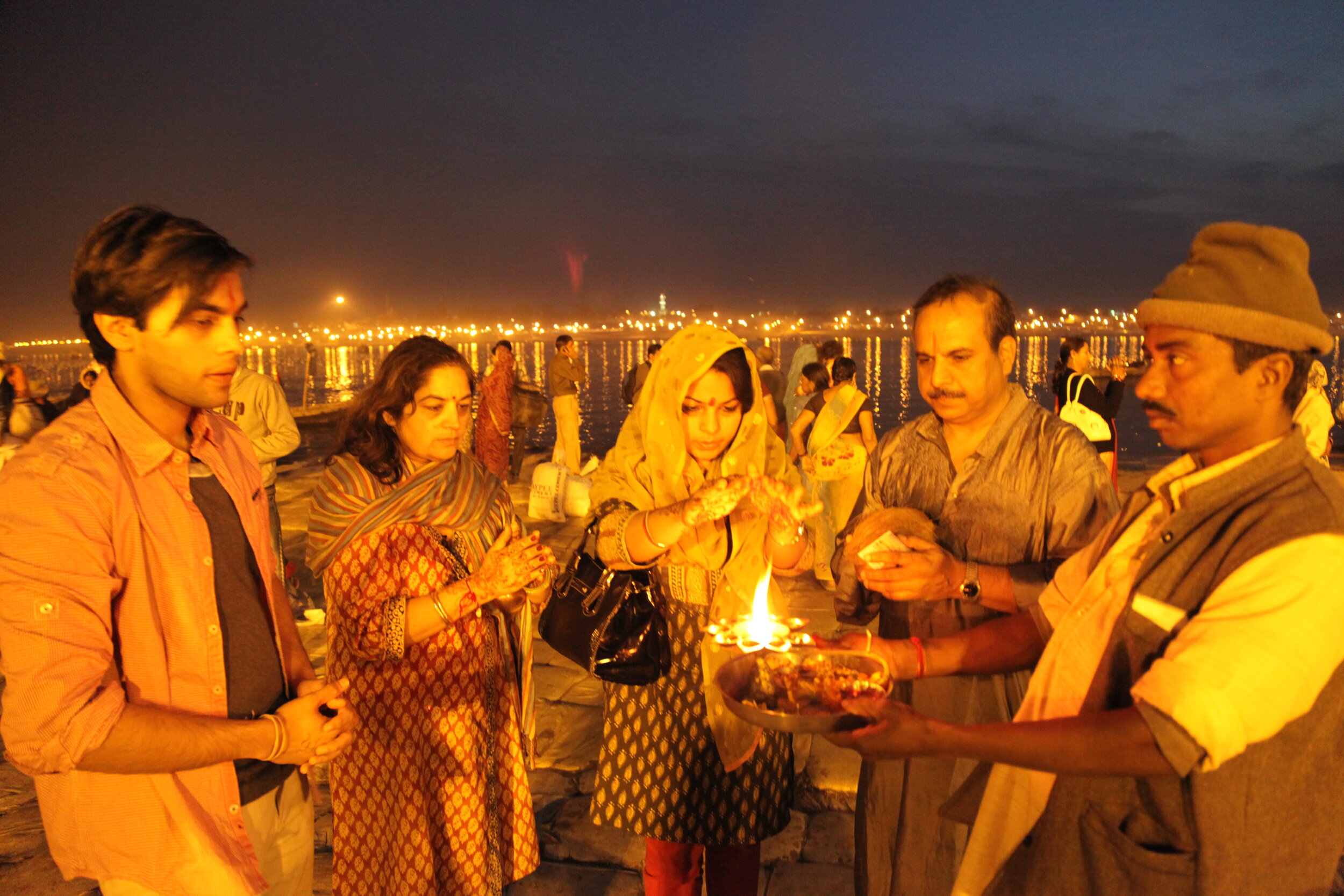 THE MISRAS EVENING FIRE PUJA BESIDE THE GANGES.JPG