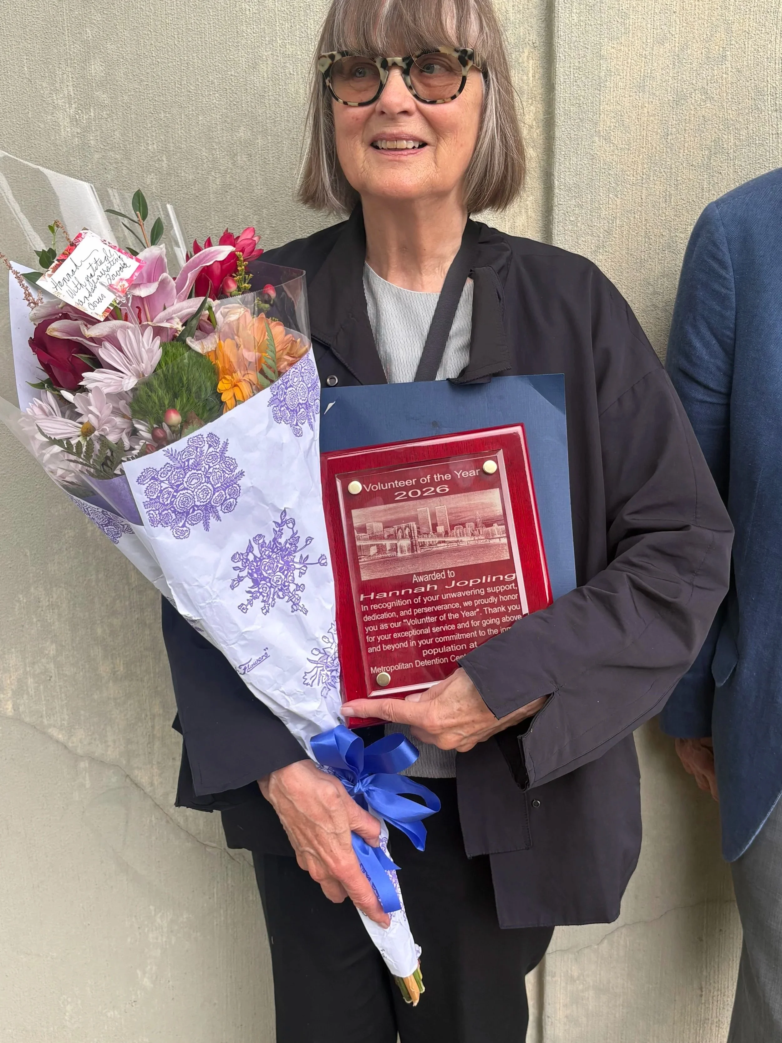 Dr Hannah Jopling Receives Volunteer of the Year Award from the Metropolitan Detention Center
