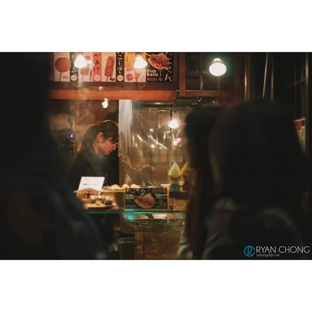 Houkyuuan, Nishiki Market, Kyoto. This corner shop specializes in fishcakes. All of it on a stick.
.
.
.
.
.
.
.
#houkyuuan #汸臼庵 #fishcake #nishikimarket #kyoto #japan #visitjapan #japantrip #ig_japan #japan_of_insta #instajapan #streetphotography #v