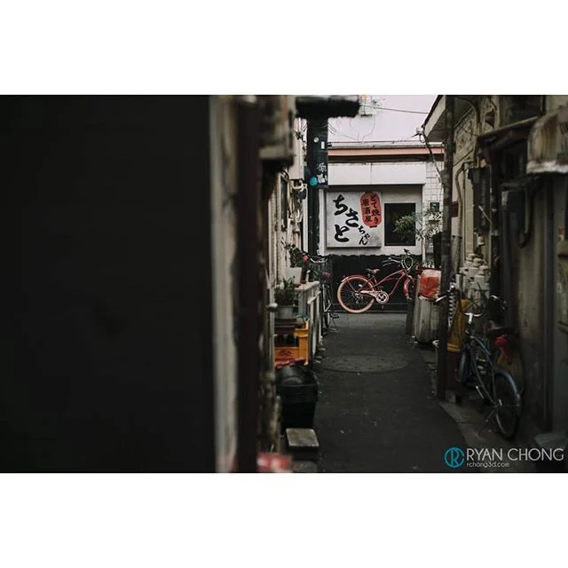 Sangenjaya side streets. These small little alleyways are full of tiny izakayas. .
.
.
.
.
.
.
 #sangenjaya #Tokyo #japan #visitjapan #japantrip #ig_japan #japan_of_insta #instajapan #streetphotography #visitjapanjp #streetclassics #vintagelens #manu