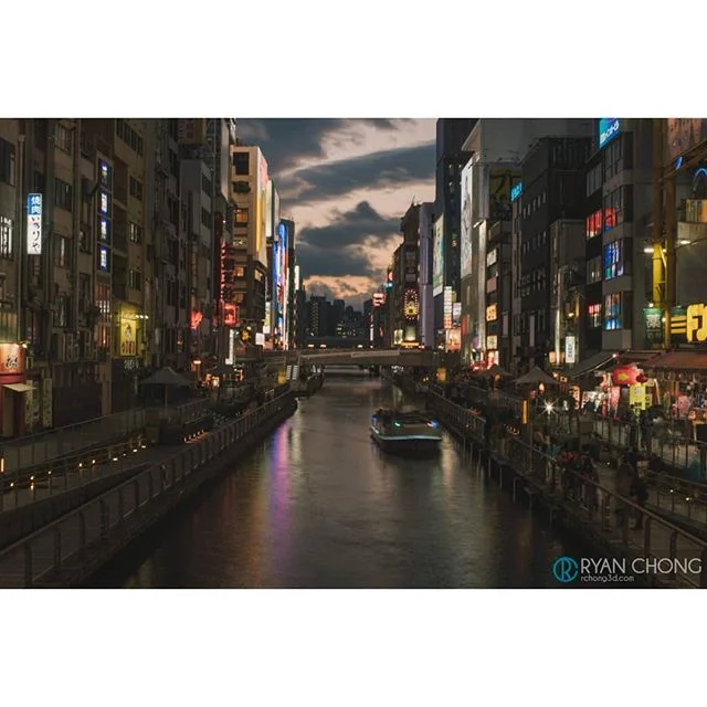 Dotonbori, Osaka. My day trip to Osaka was mostly wet and tiring from all the walking and rain. It's an interesting city but only spending a day there probably didn't do it justice. The food was good tho.
.
.
.
.
.
.
.
#dotonbori #osaka #japan #visit