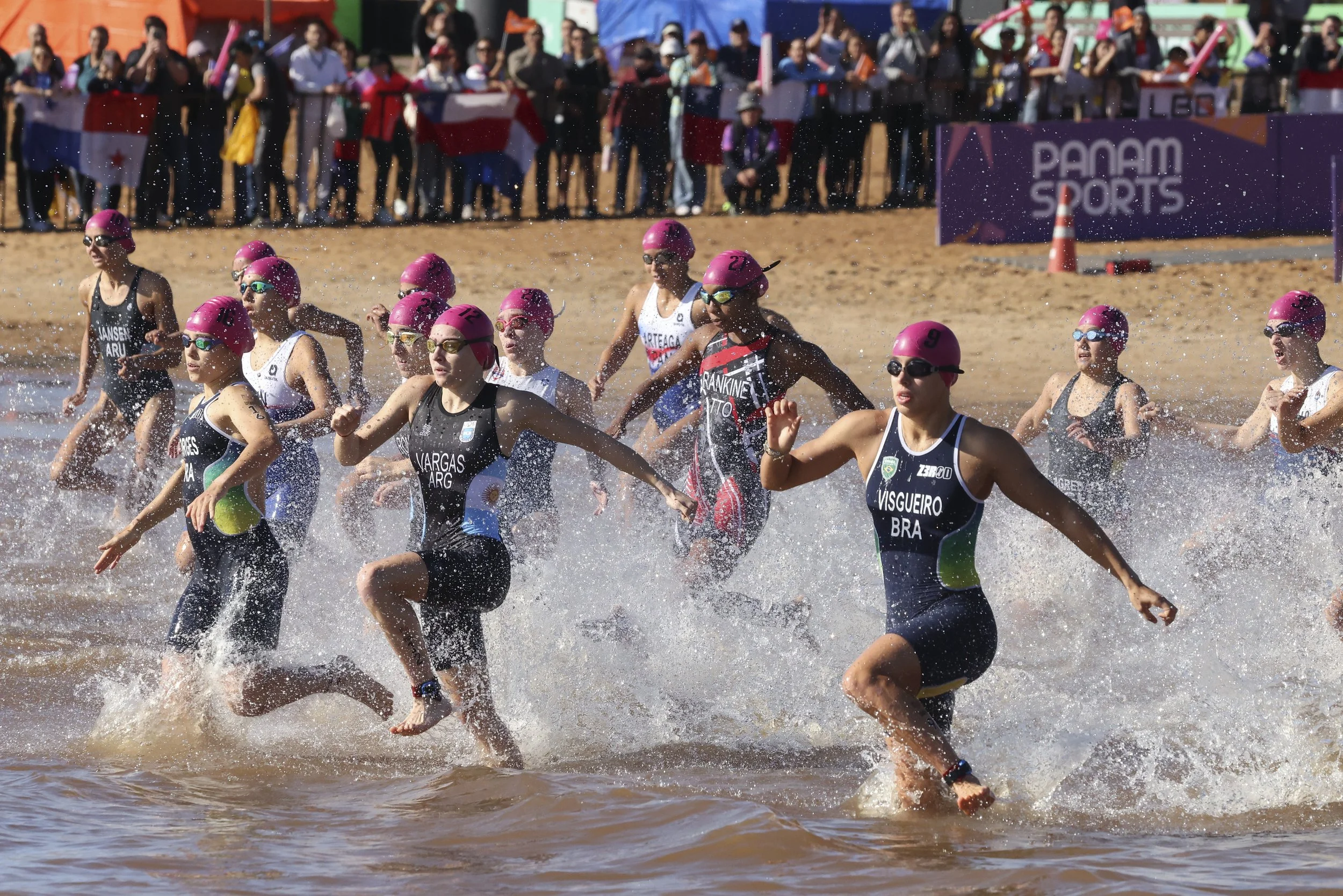  Atletas do Time Brasil participam dos Jogos Pan-Americanos Júnior em Encarnación, cidade do Paraguai que recebeu os esportes de Vela, Mountain Bike, Águas Abertas e Triatlo, em agosto de 2025. Fotos: Simone Marinho/COB. 