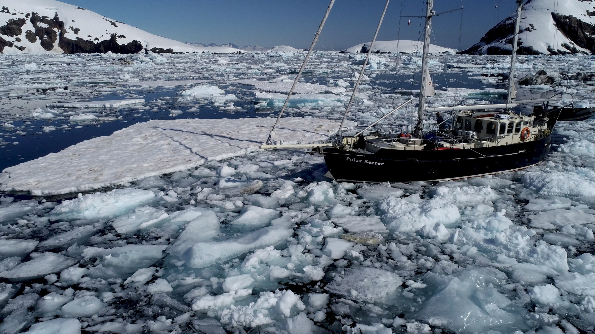 Экспедиция гренландия. Лодка Polar cirkel Шпицберген. Polar Warriors Arctic Expedition Alpha. Esquimos Artic Expeditions.