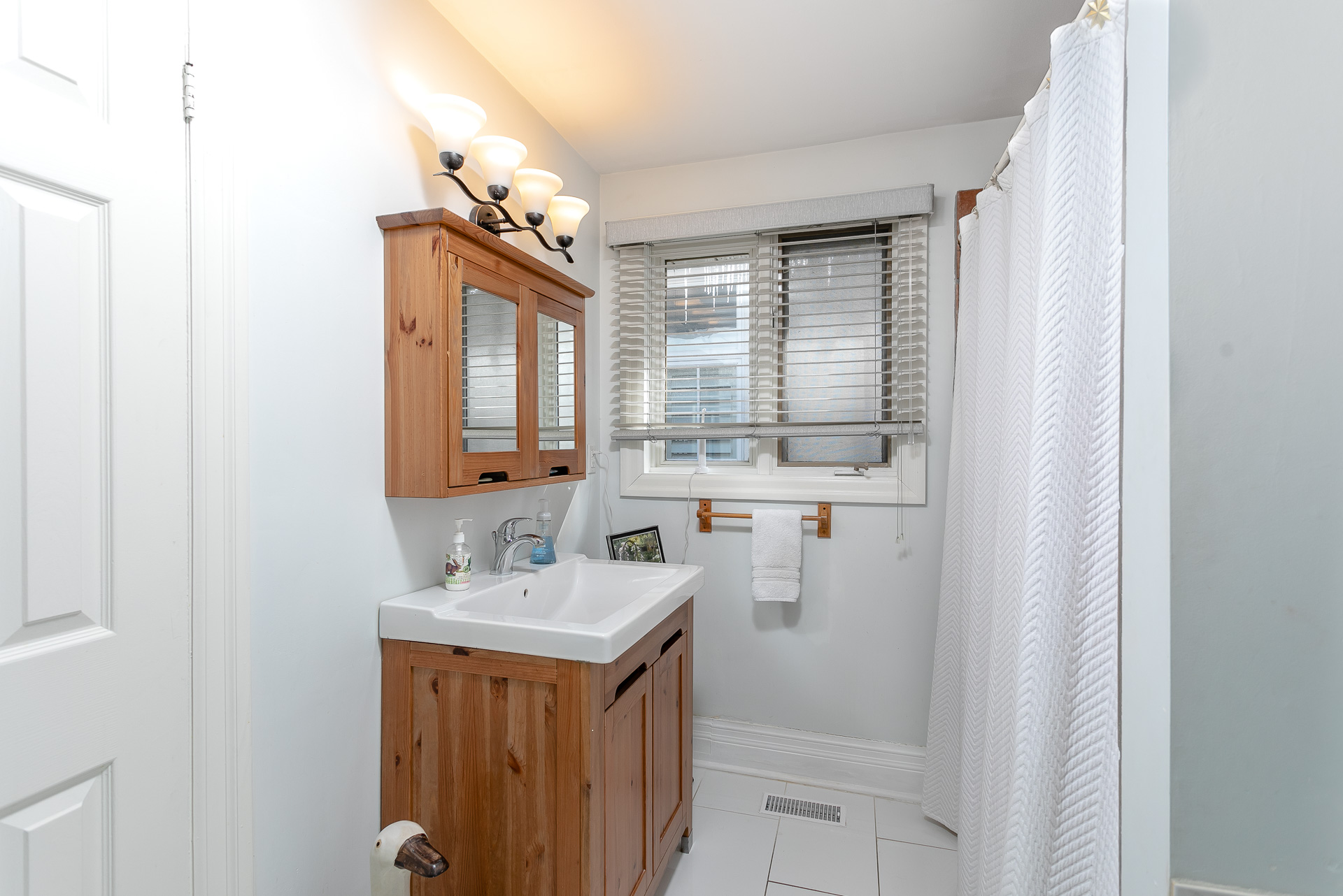 28 Howard Ave-Web-20.jpg