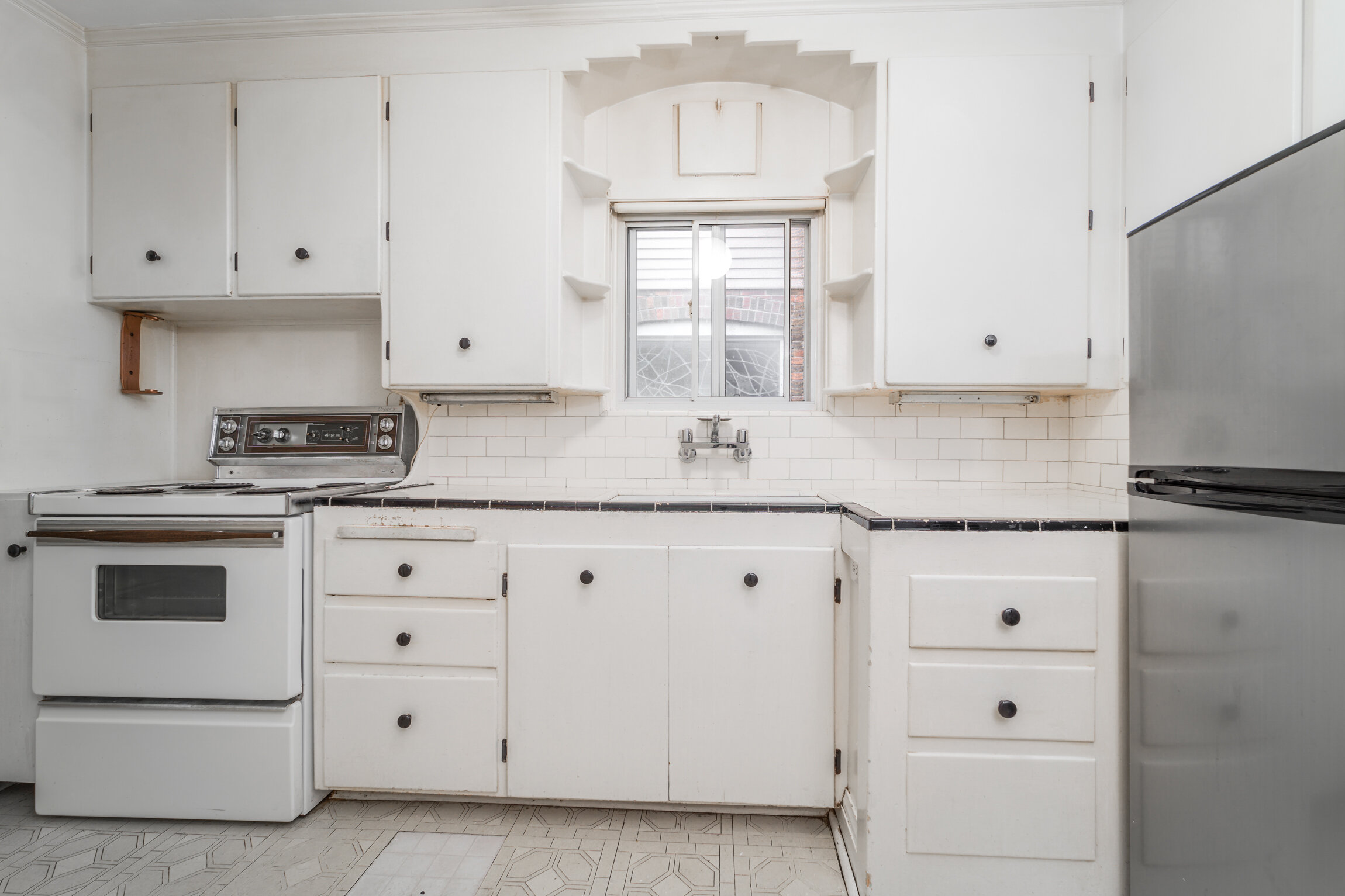 100 Glenvale Blvd _0012.jpg