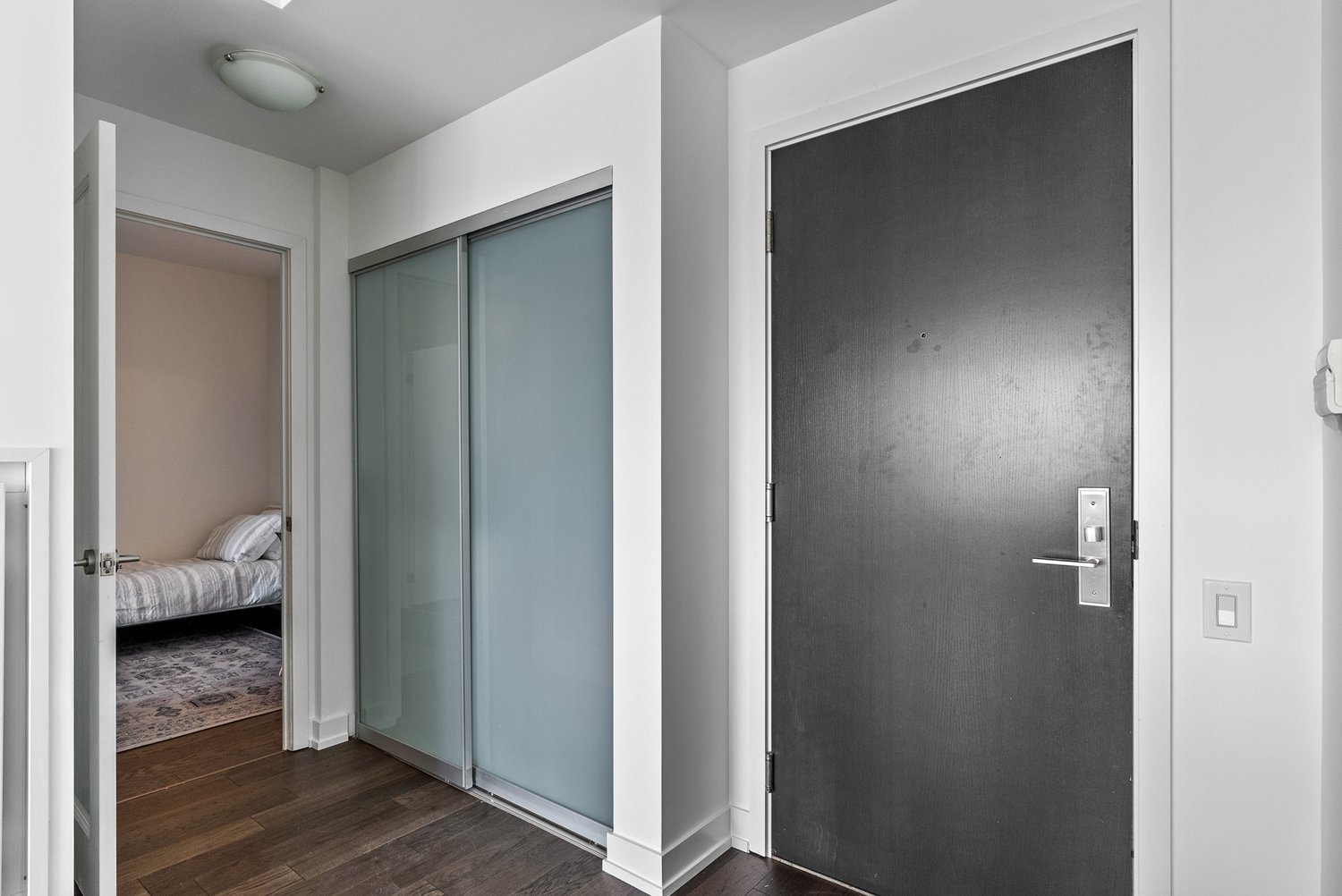 1 bedroom condo for sale, mid-town Toronto