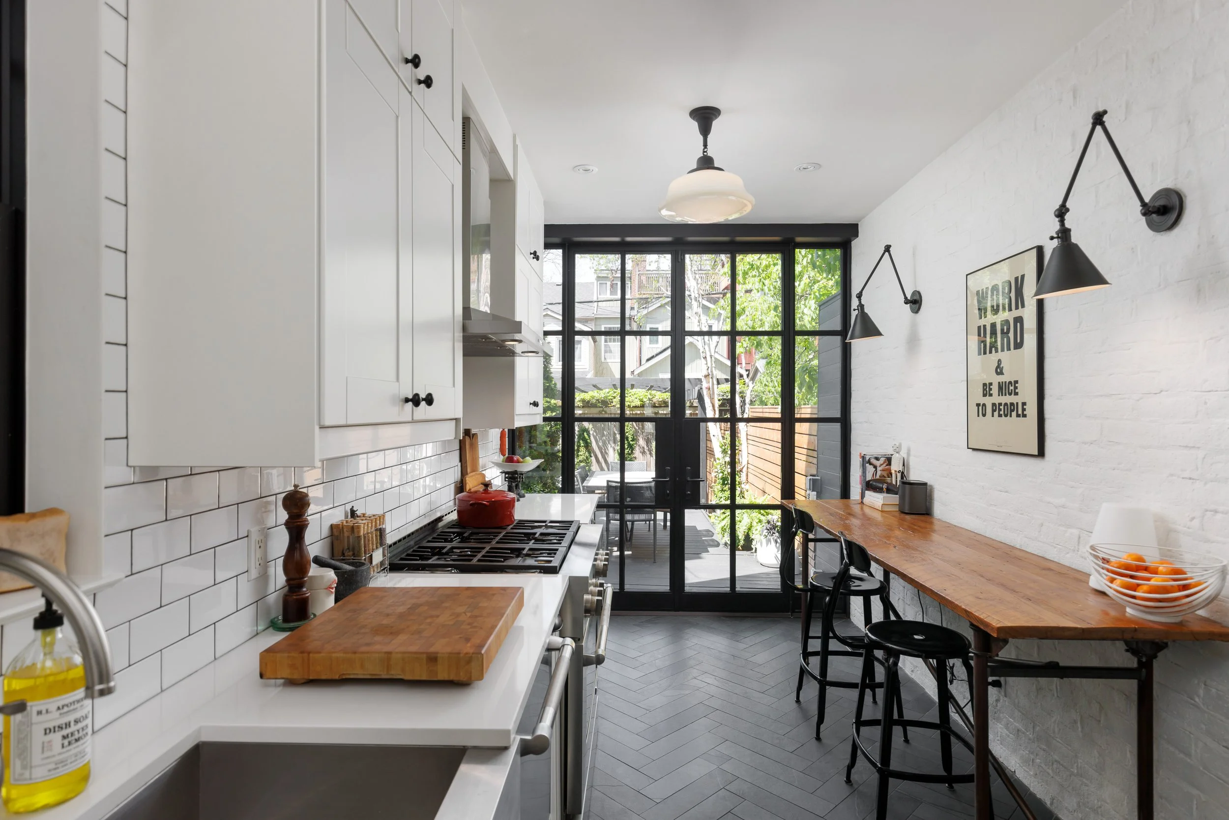 356 Ontario St-24.jpg