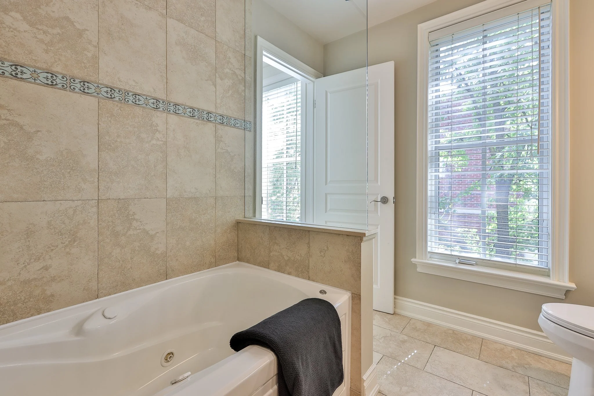 74 Aberdeen Ave-44.jpg