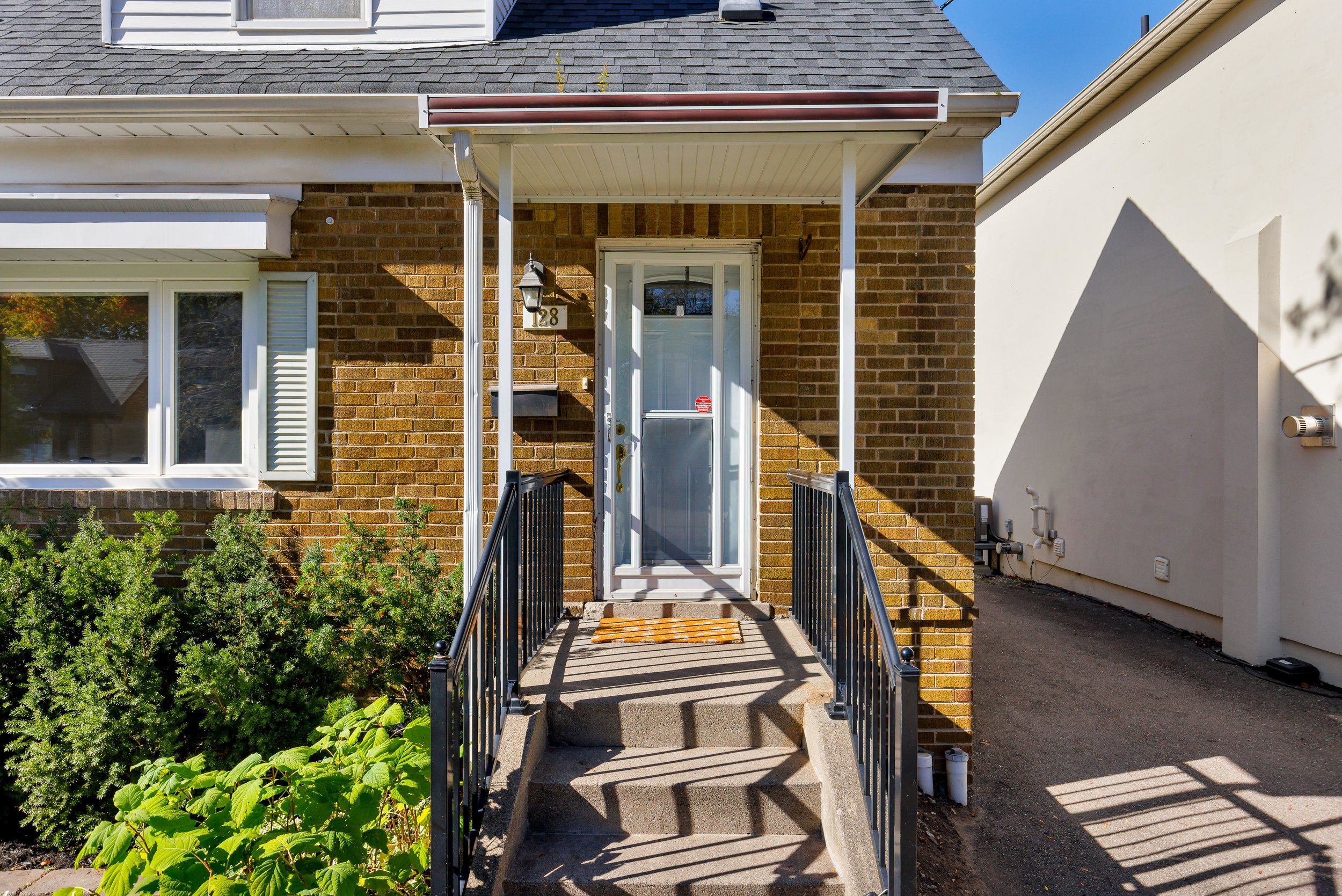 128 Leacrest Rd-6.jpg