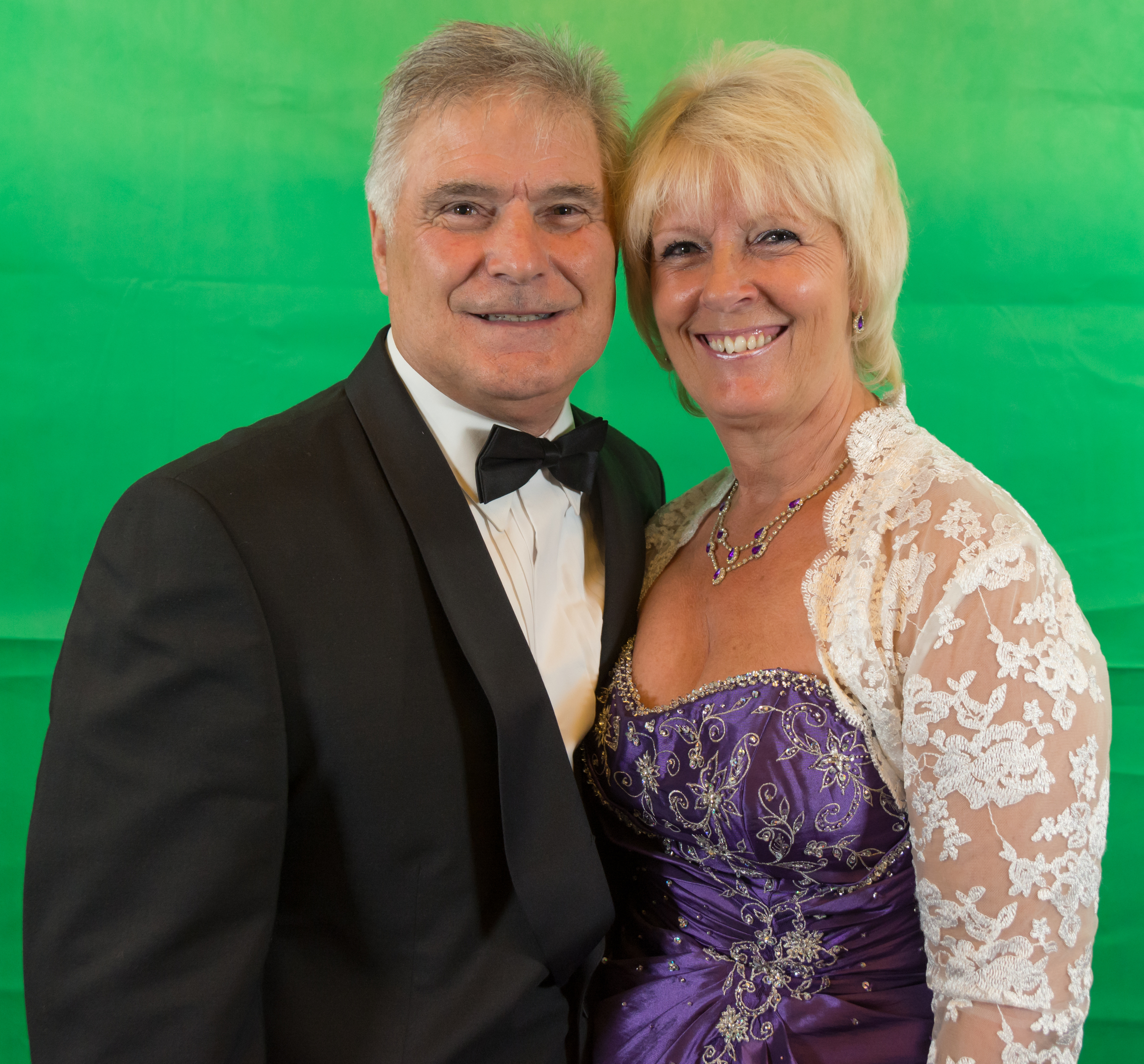 With the green screen.