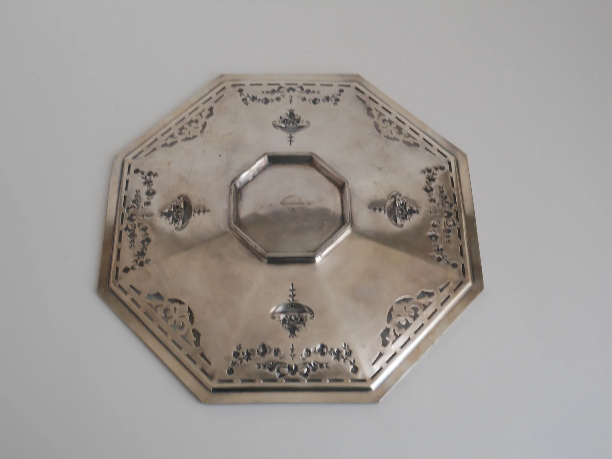 Octogonal_Silver_Tray_by_Meridan-2.jpg