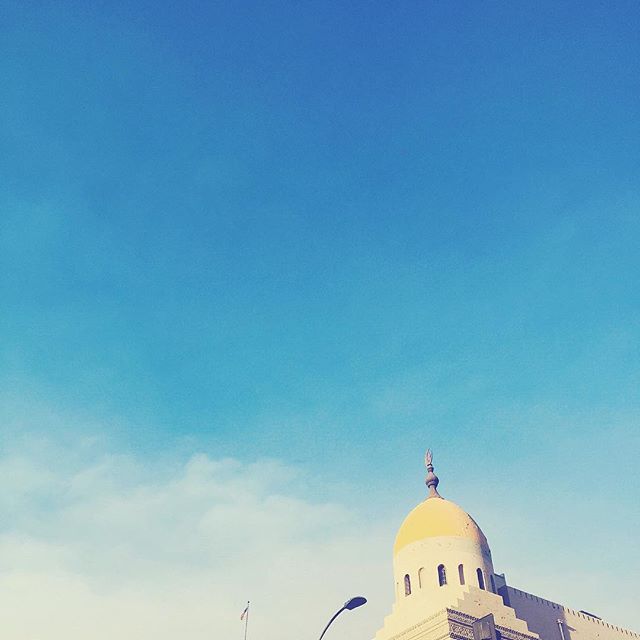 #blue #sky #white ☁️ #clouds ☀️#sun ☀️#architecture #yellow #dome #building #fall #falltime #lookup 💫