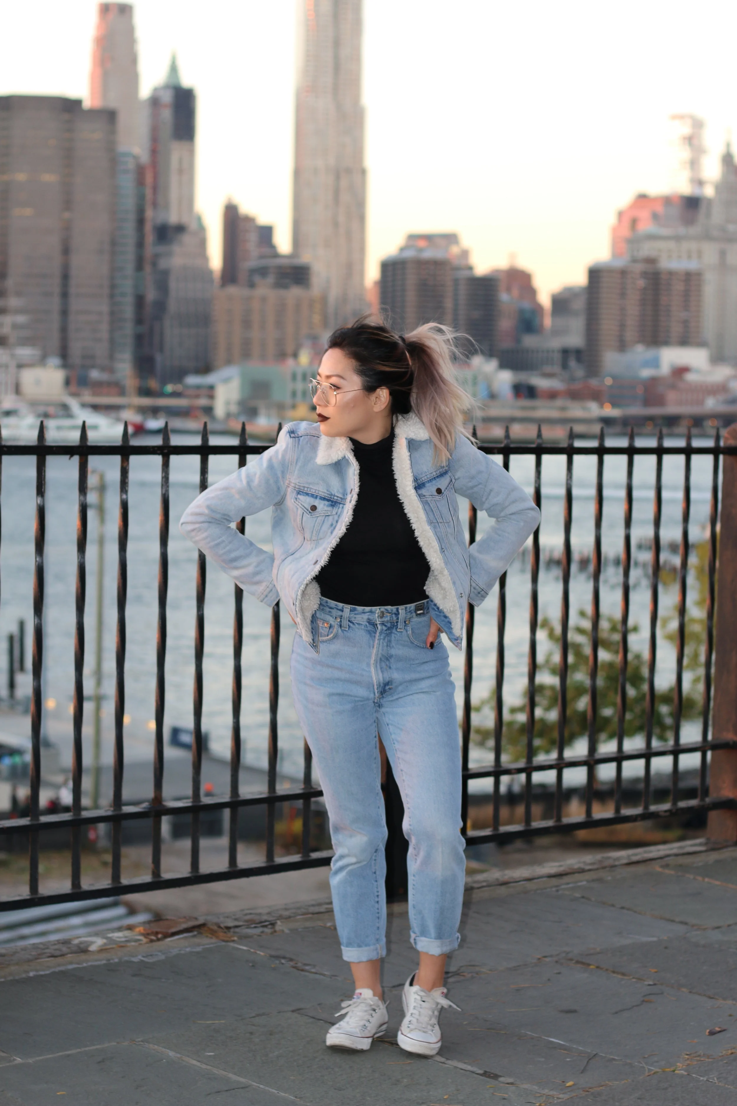 mom jeans, levis women sherpa trucker jacket, mom jeans, vintage style outfit