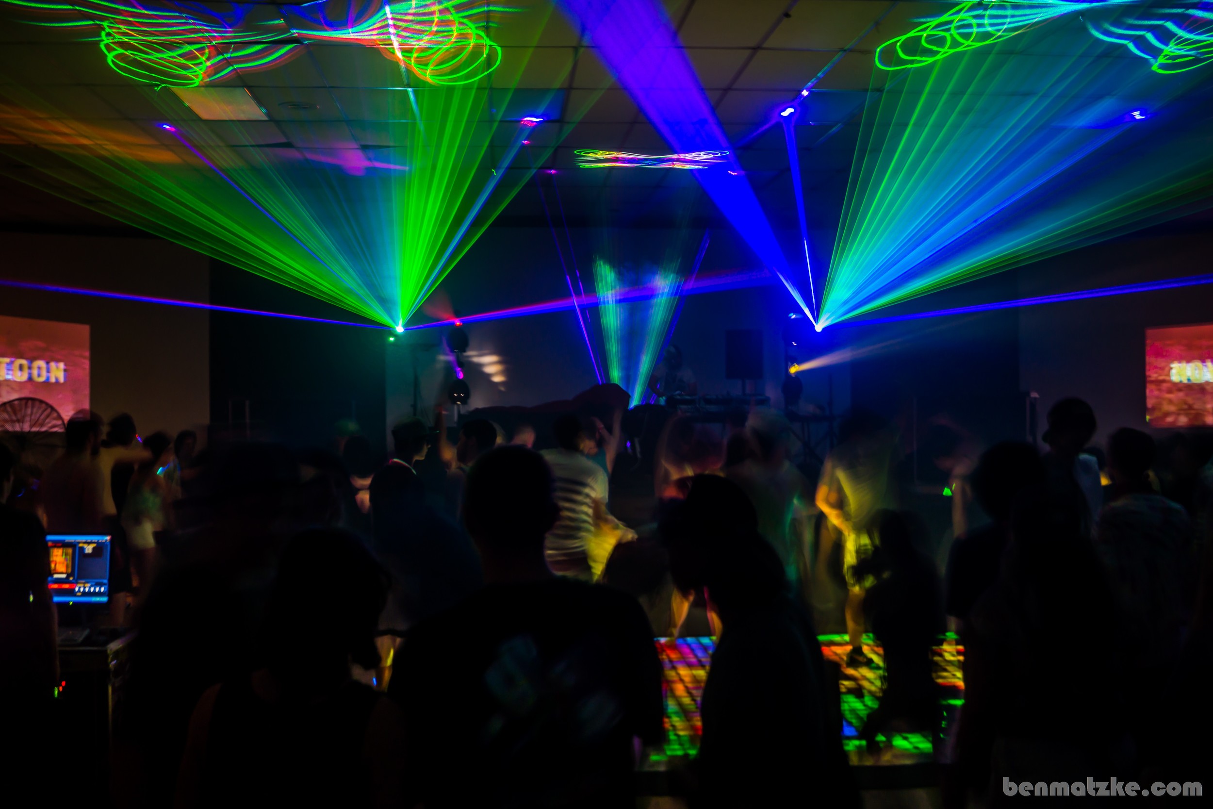 Freak Out 412-Backup_00105.jpg