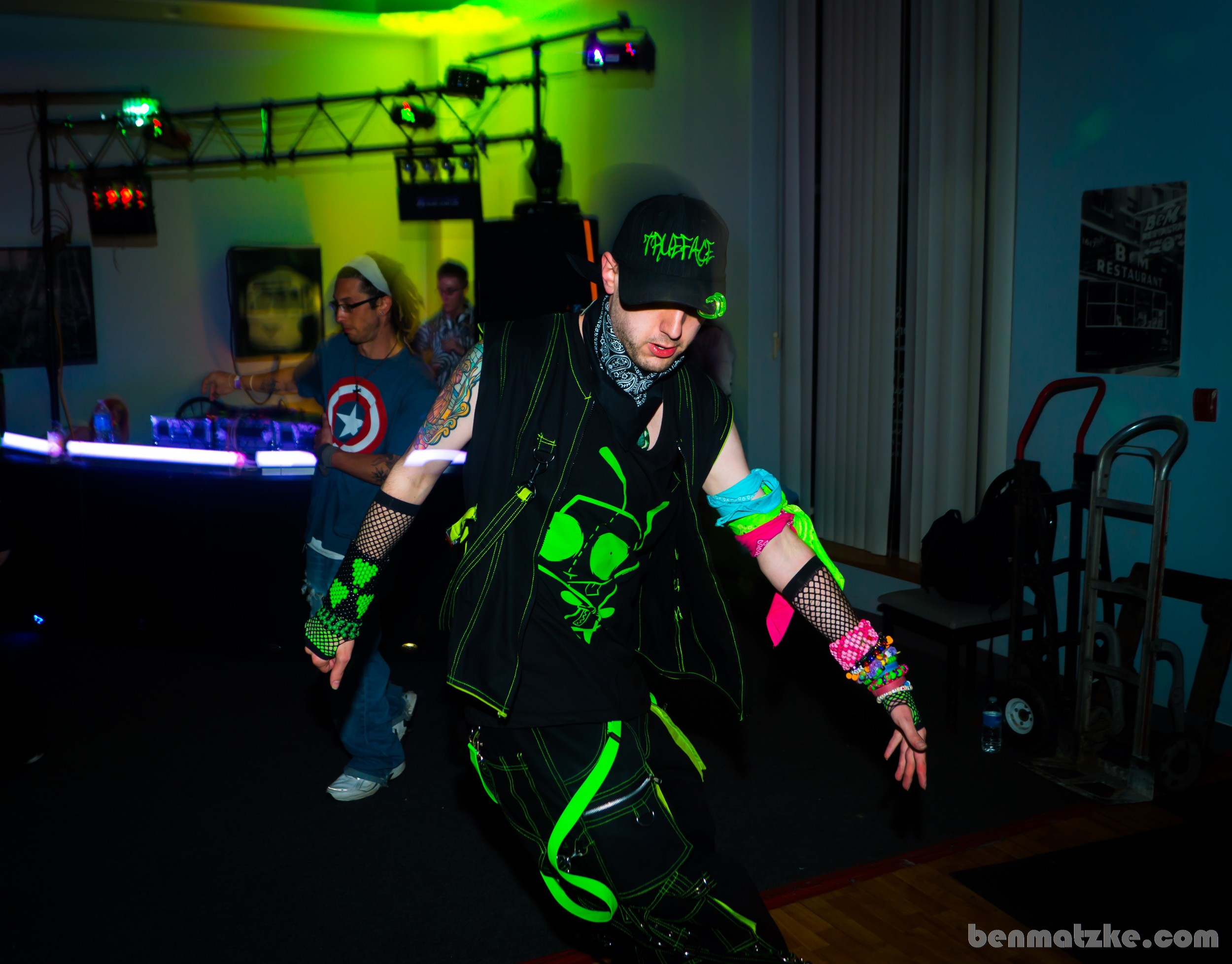 Freak Out 412-Backup_00134.jpg