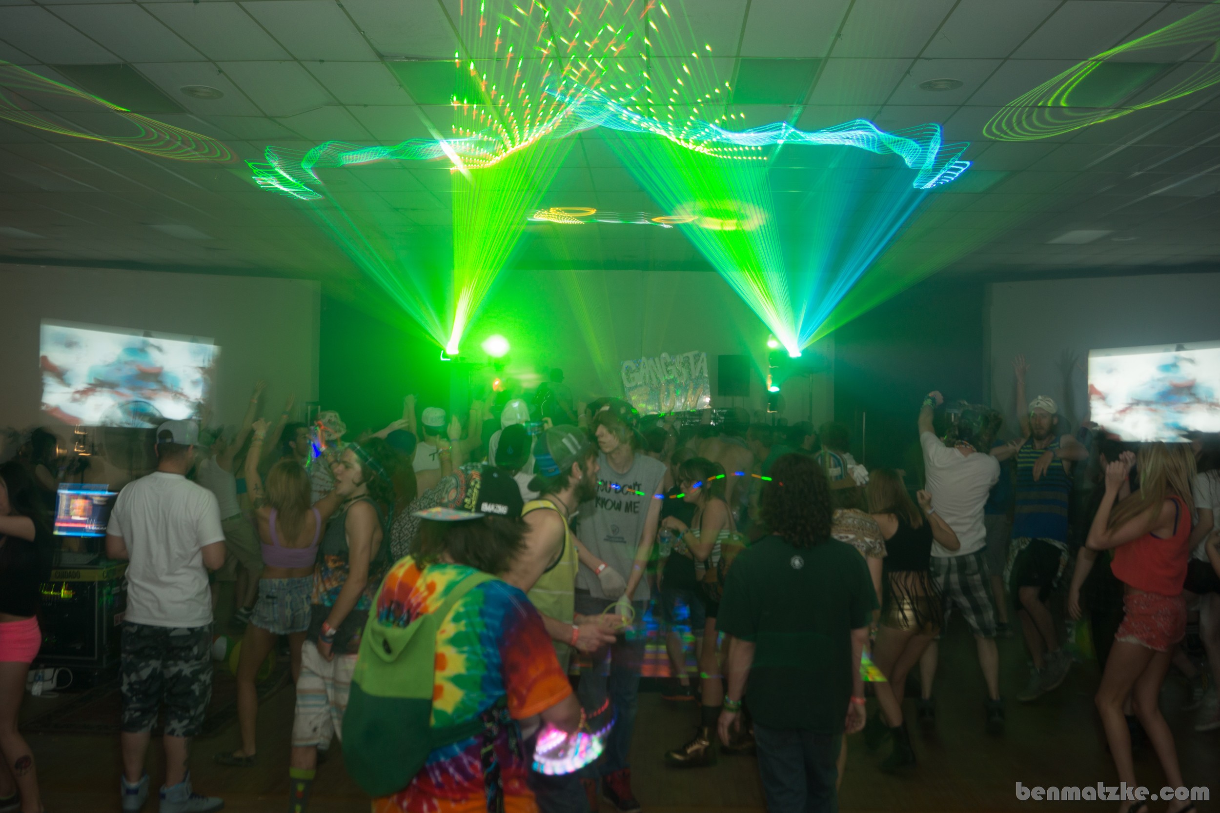 Freak Out 412-Backup_00147.jpg