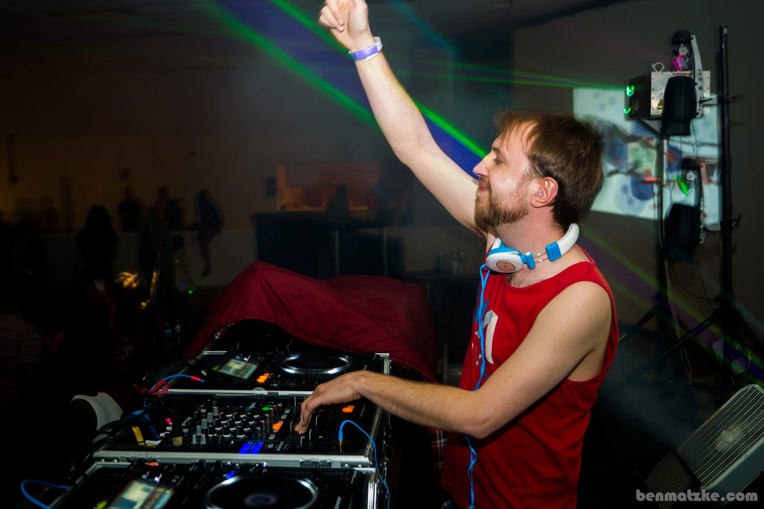 Freak Out 412-Backup_00150.jpg