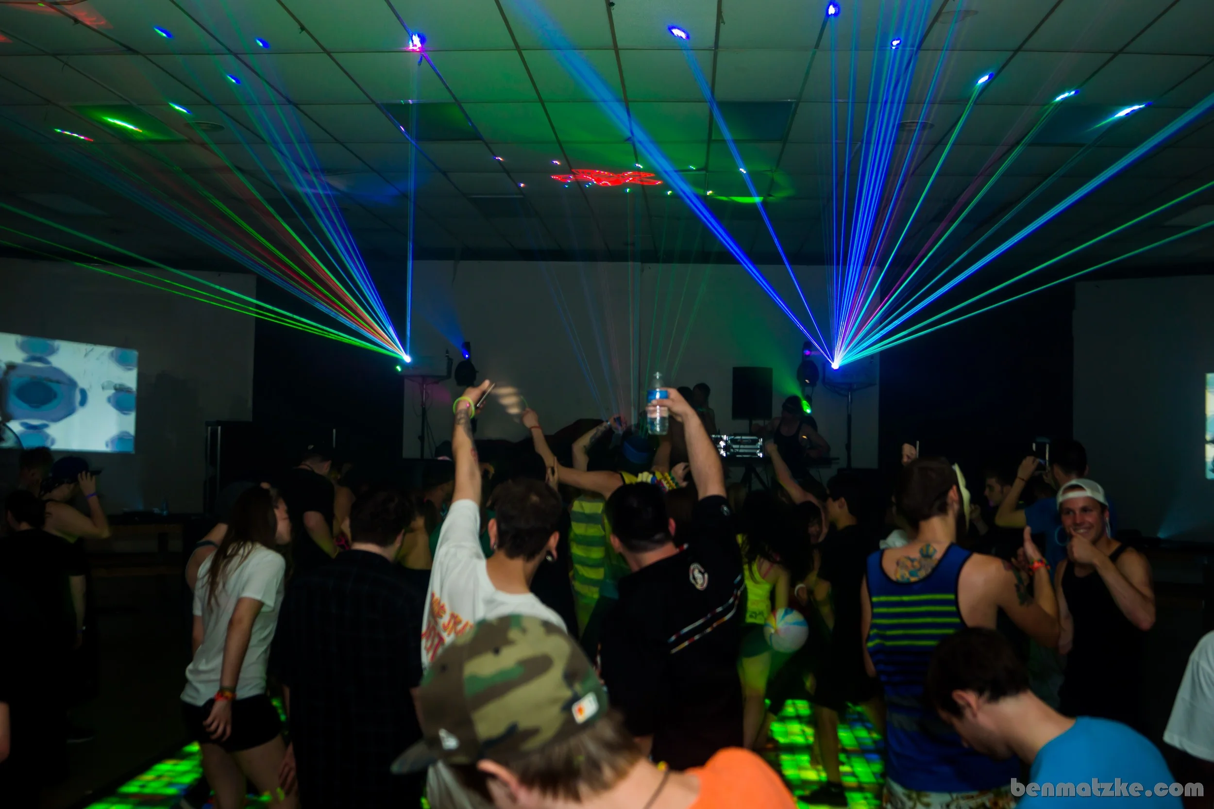 Freak Out 412-Backup_00160.jpg