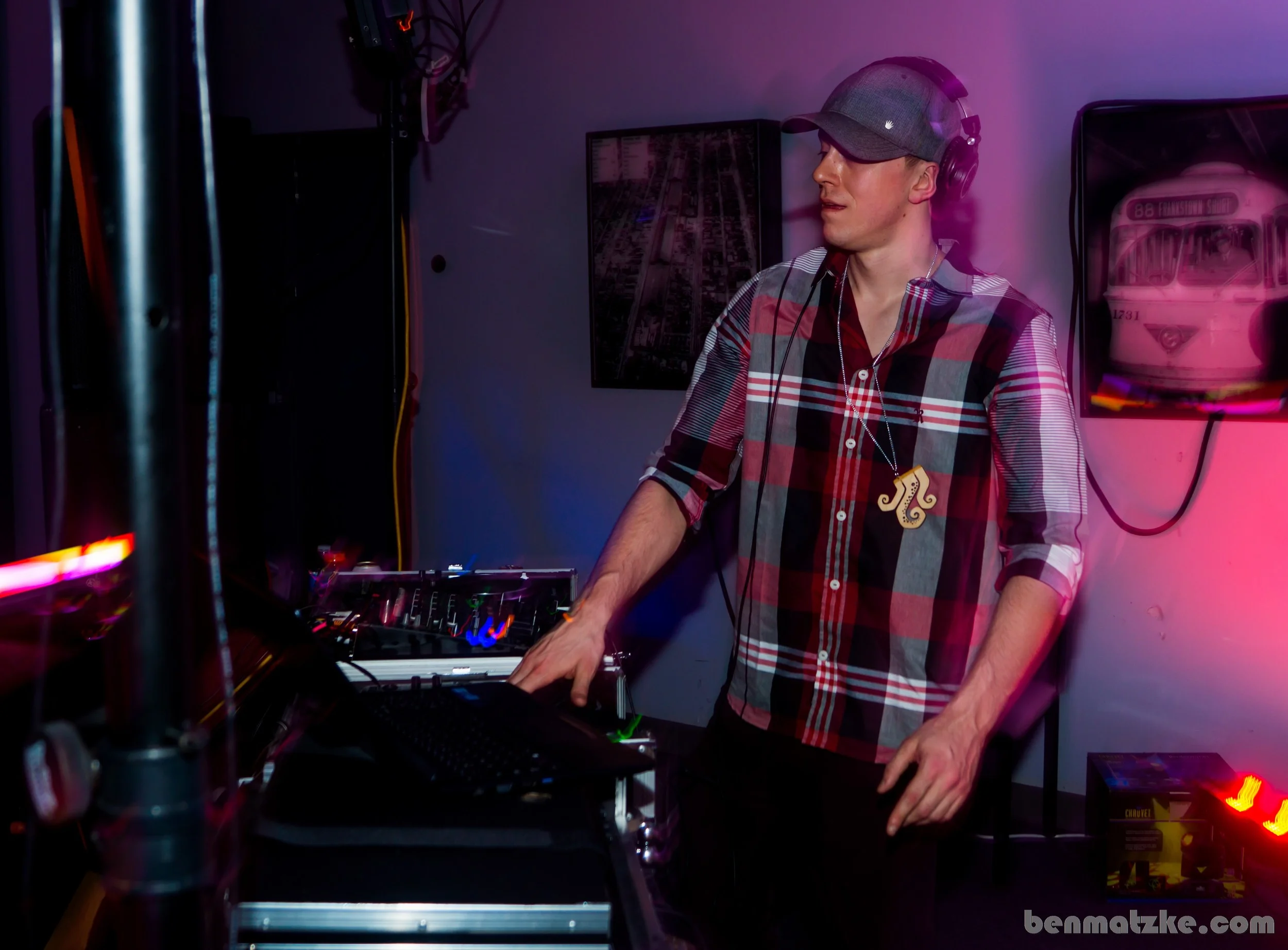 Freak Out 412-Backup_00165.jpg