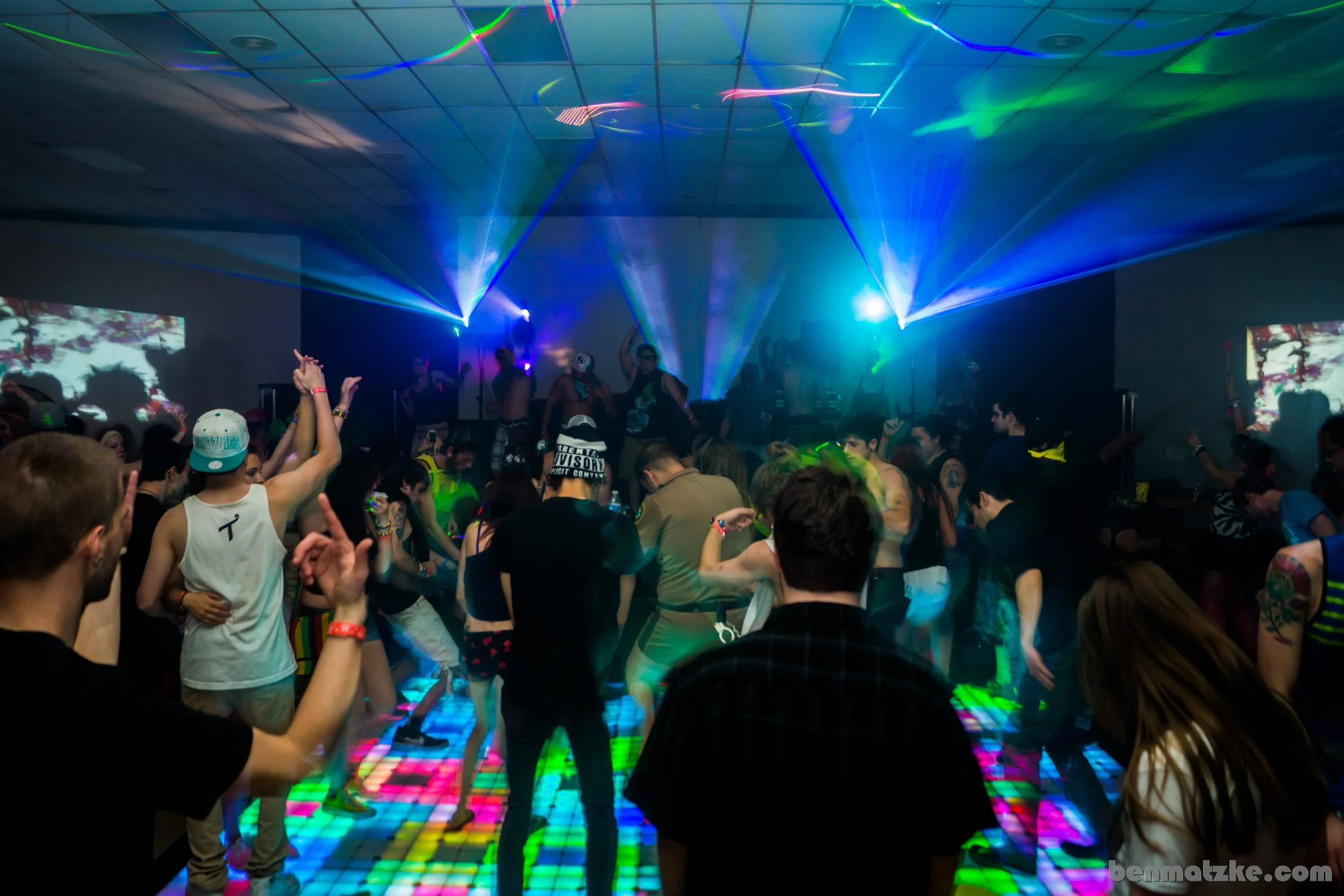 Freak Out 412-Backup_00182.jpg