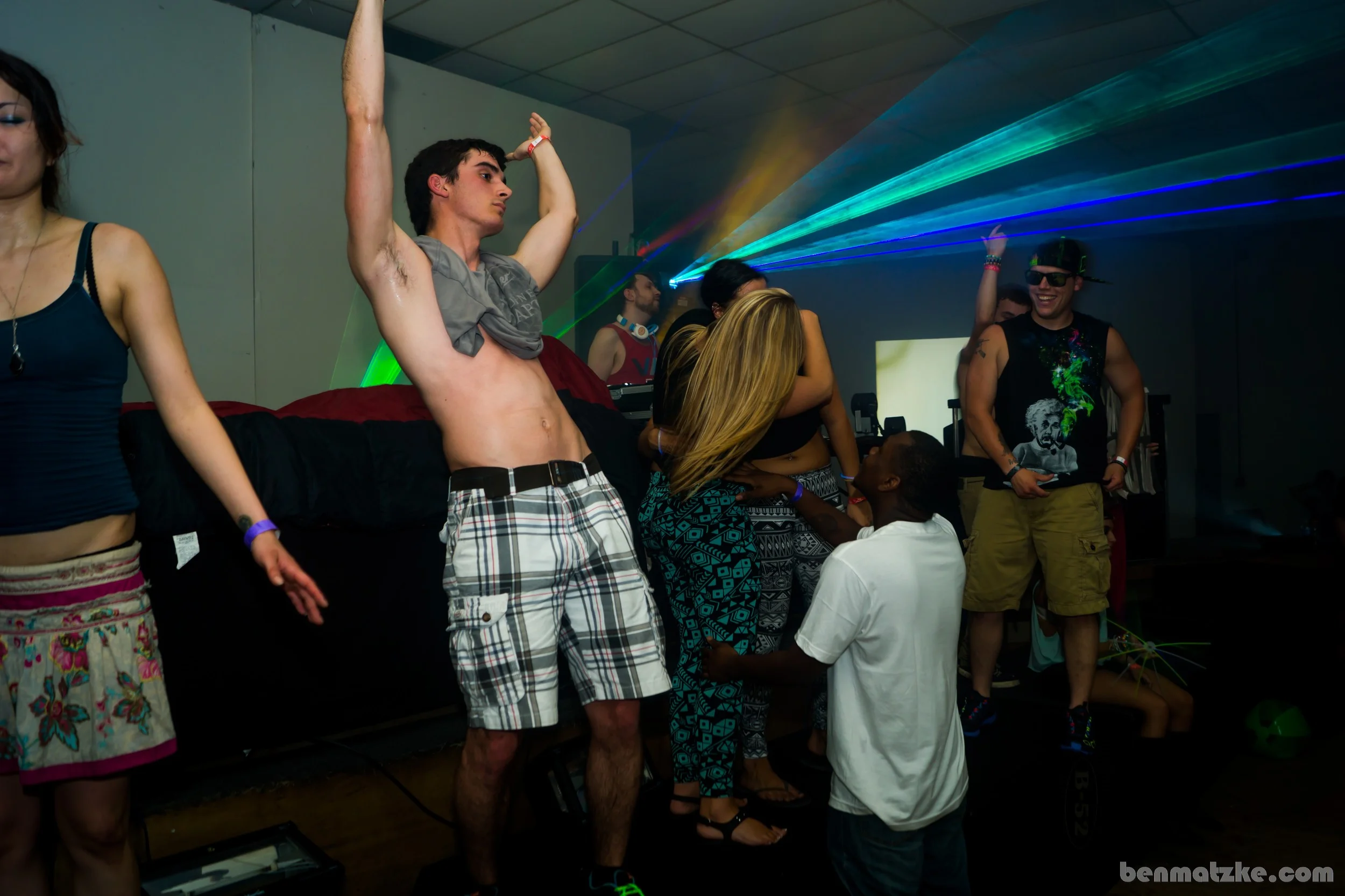 Freak Out 412-Backup_00210.jpg