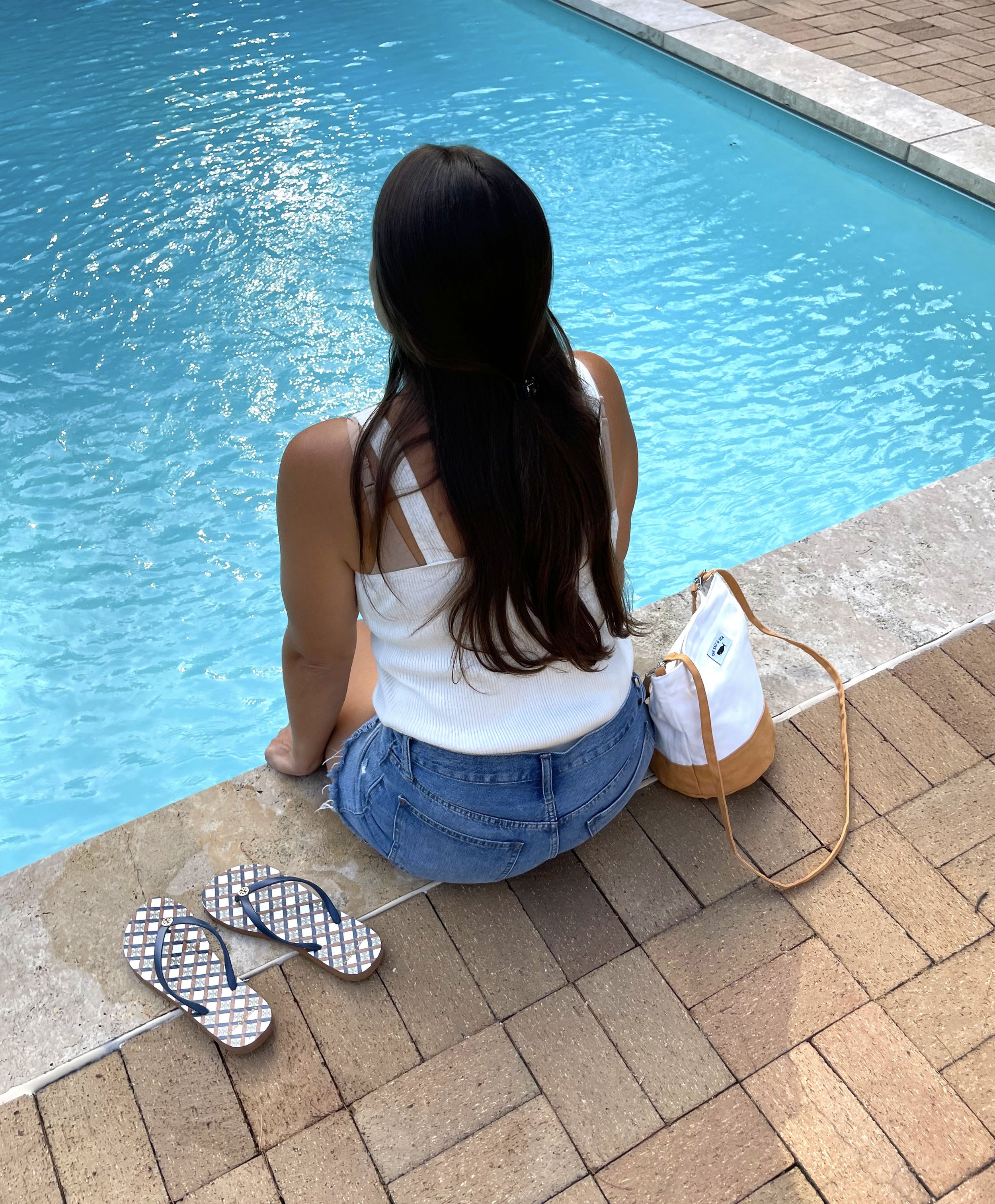 NewCanvasWhiteBagJess1.jpg