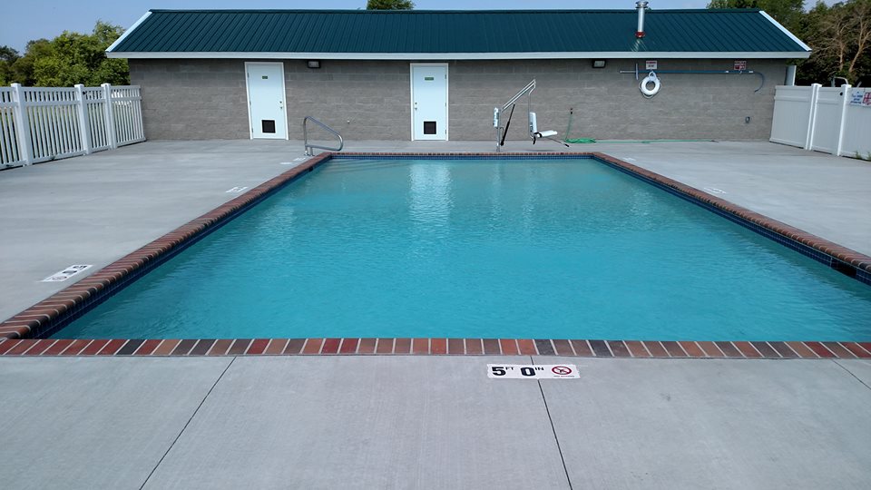  Swimming pool and bathroom shower 