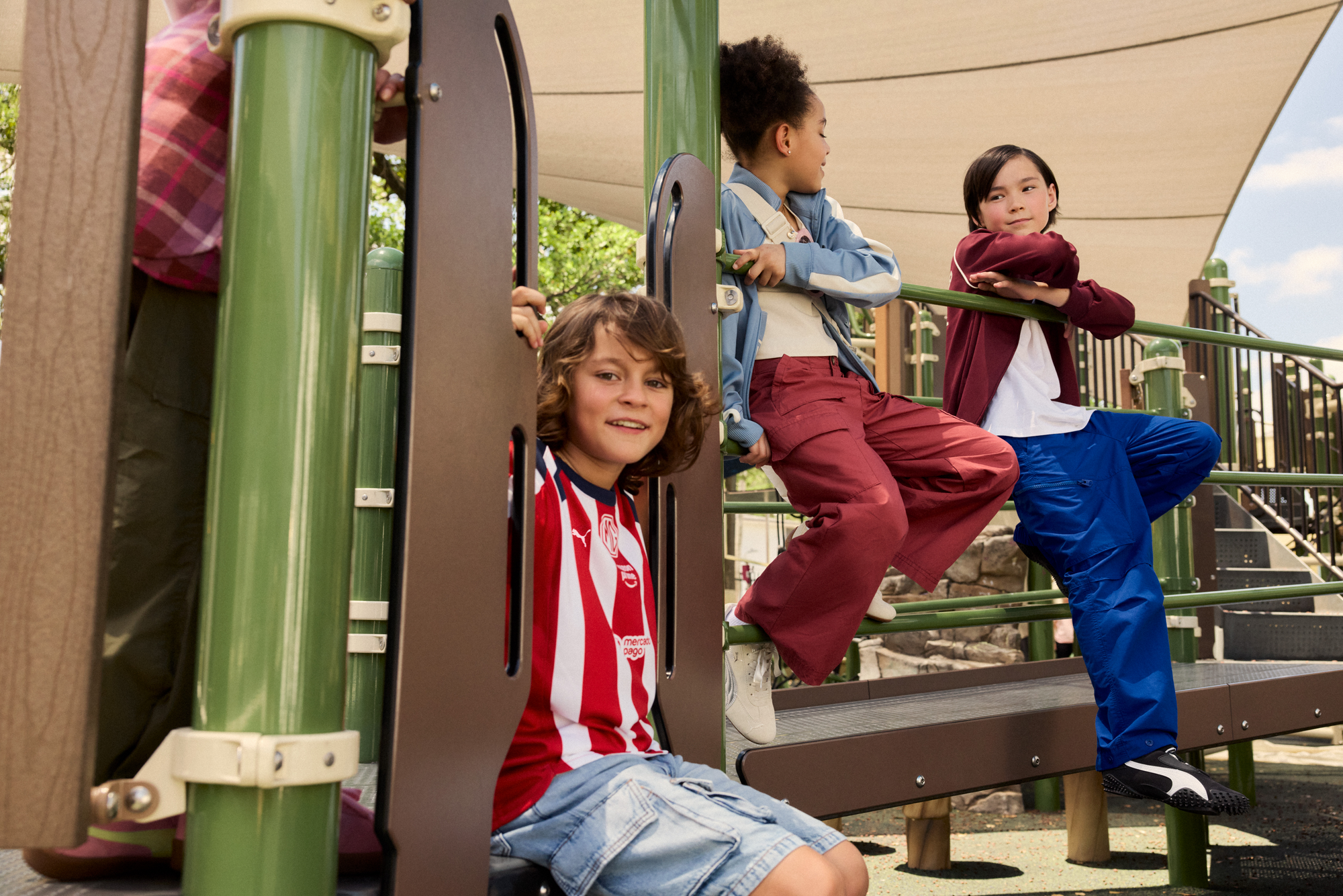 LOW RES 2000x2000-25AW_PNA_SP_BTS_Recess-Champ-Jr-Group_11004_RGB.png