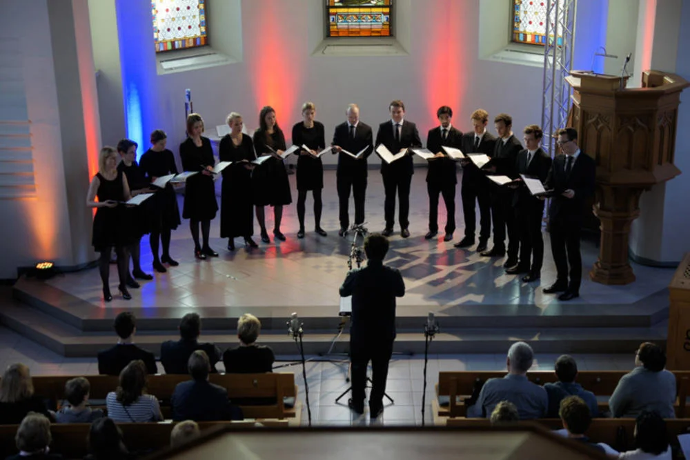 The Zurich Chamber Singers perform "De profundis"